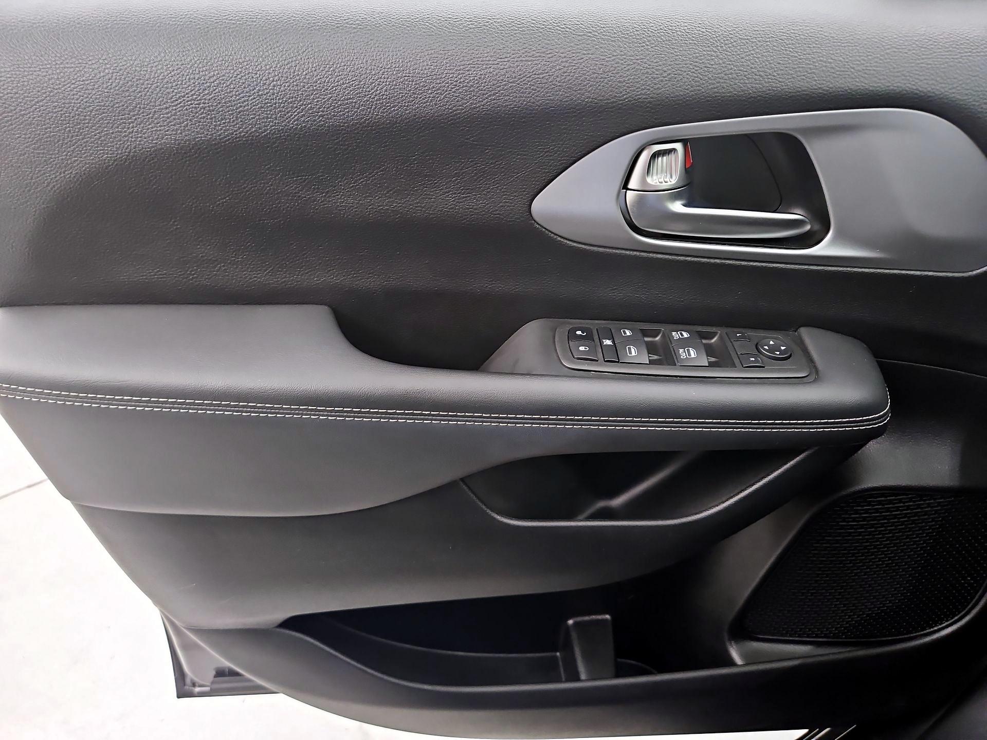 Thumbnail: 2023 Chrysler Pacifica - 12