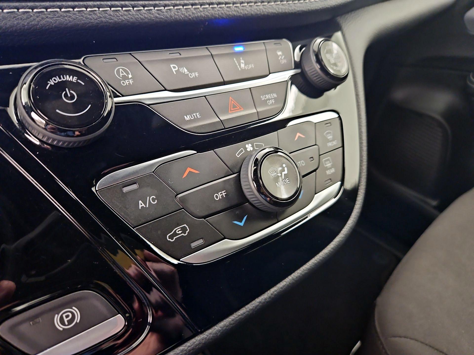 Thumbnail: 2023 Chrysler Pacifica - 16