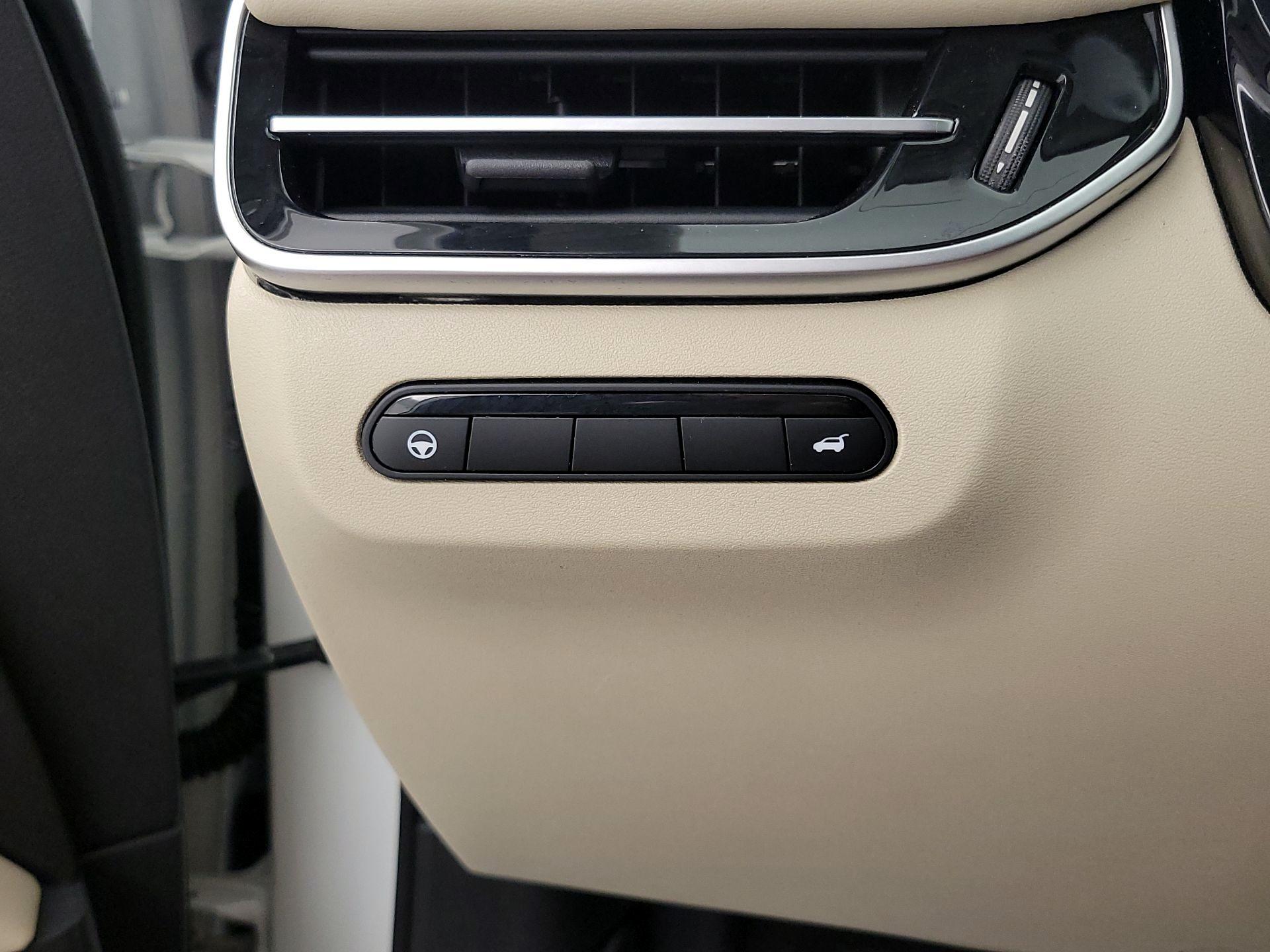 Thumbnail: 2023 INFINITI QX60 - 13