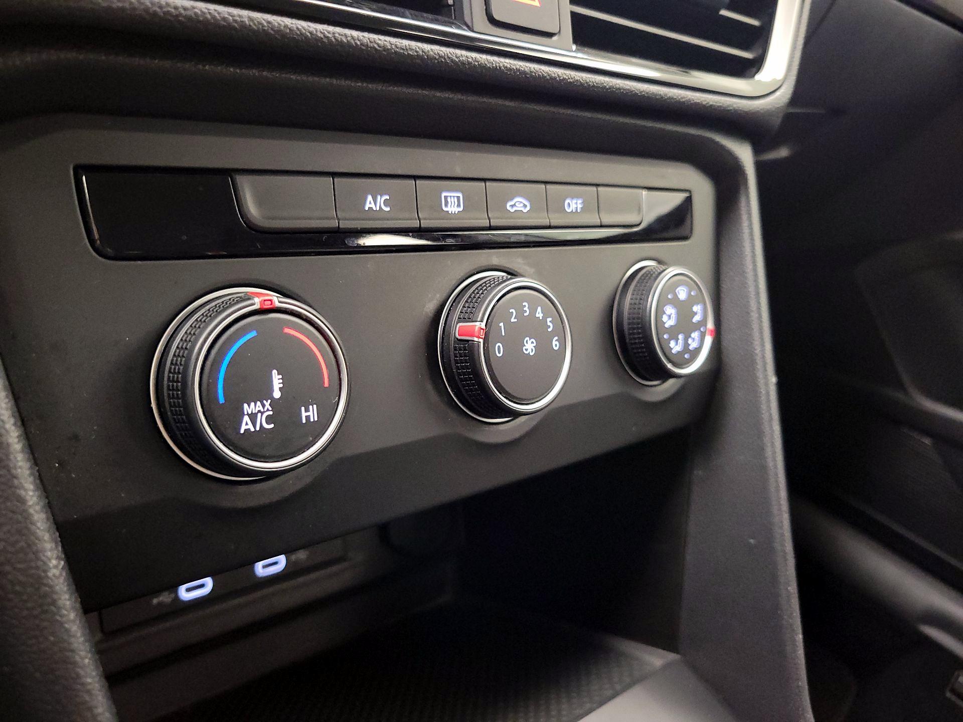 Thumbnail: 2022 Volkswagen Taos - 16