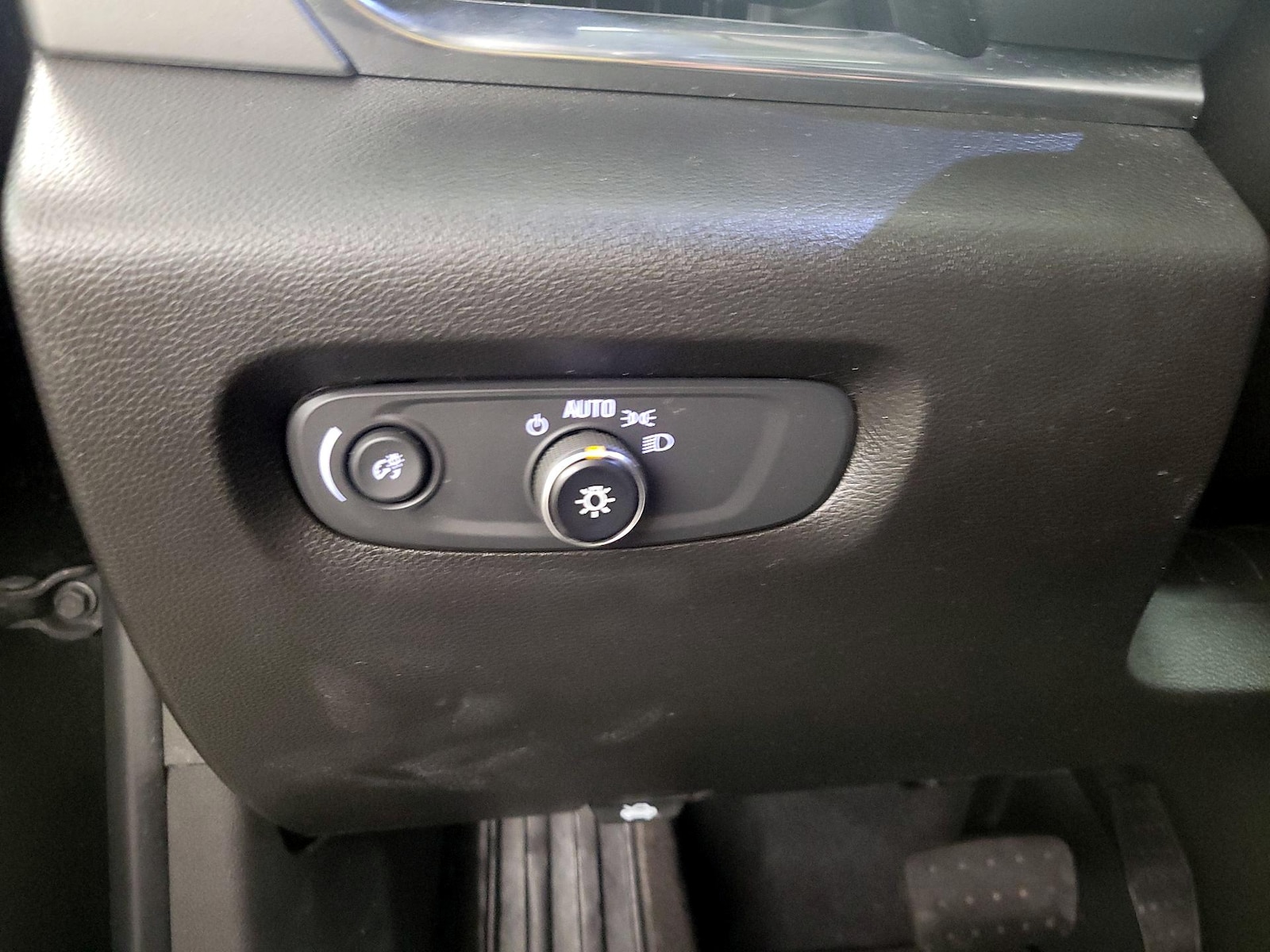 2021 Chevrolet Traverse LS - Photo 14