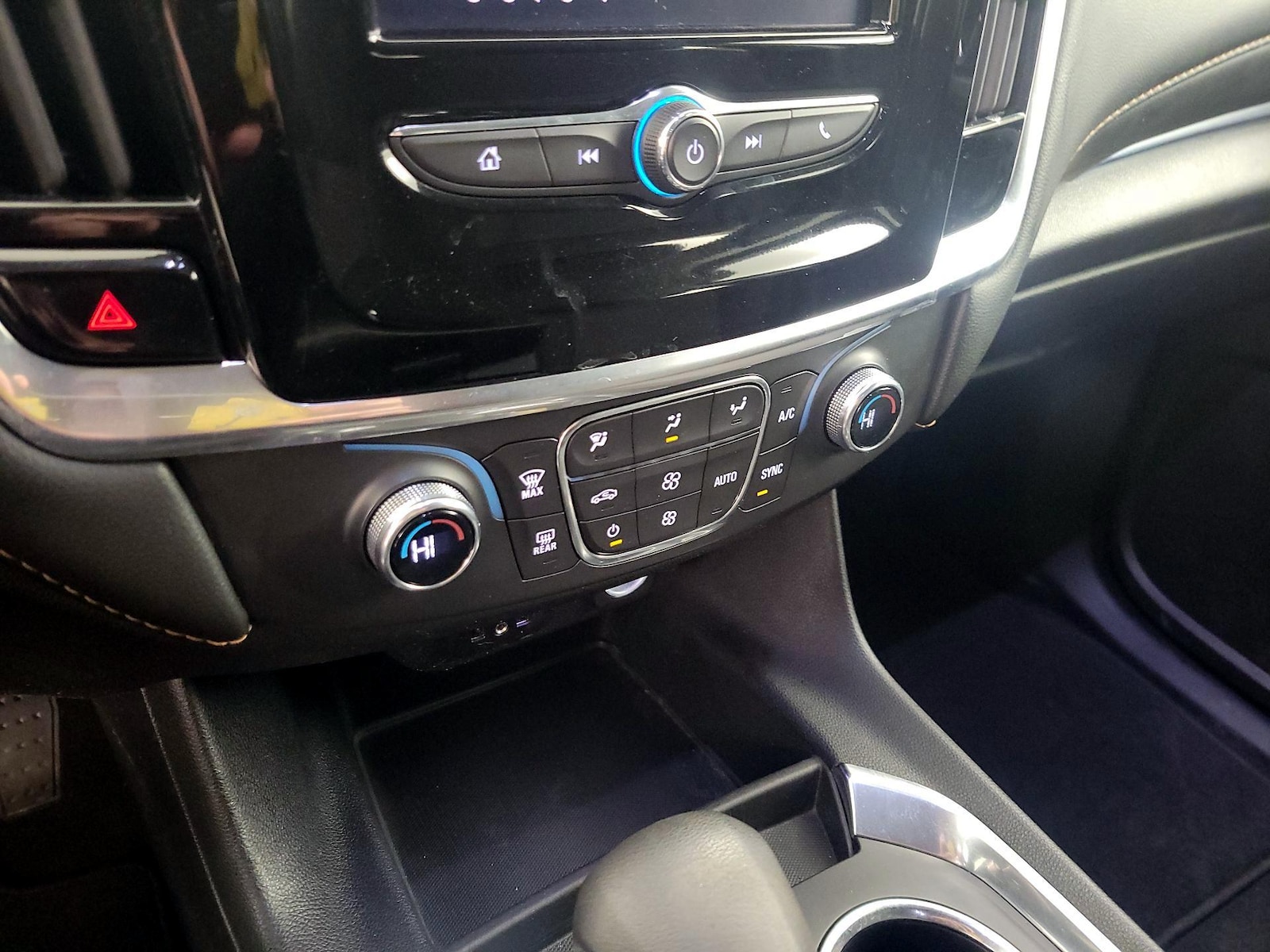 2021 Chevrolet Traverse LS - Photo 17
