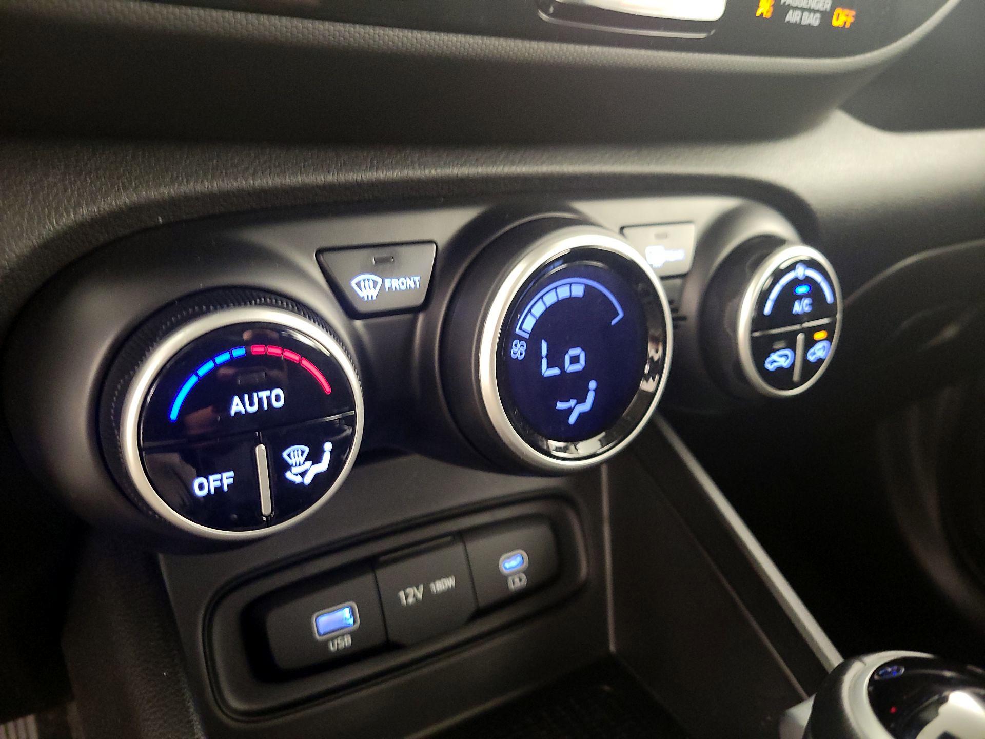 Thumbnail: 2024 Hyundai Venue - 16