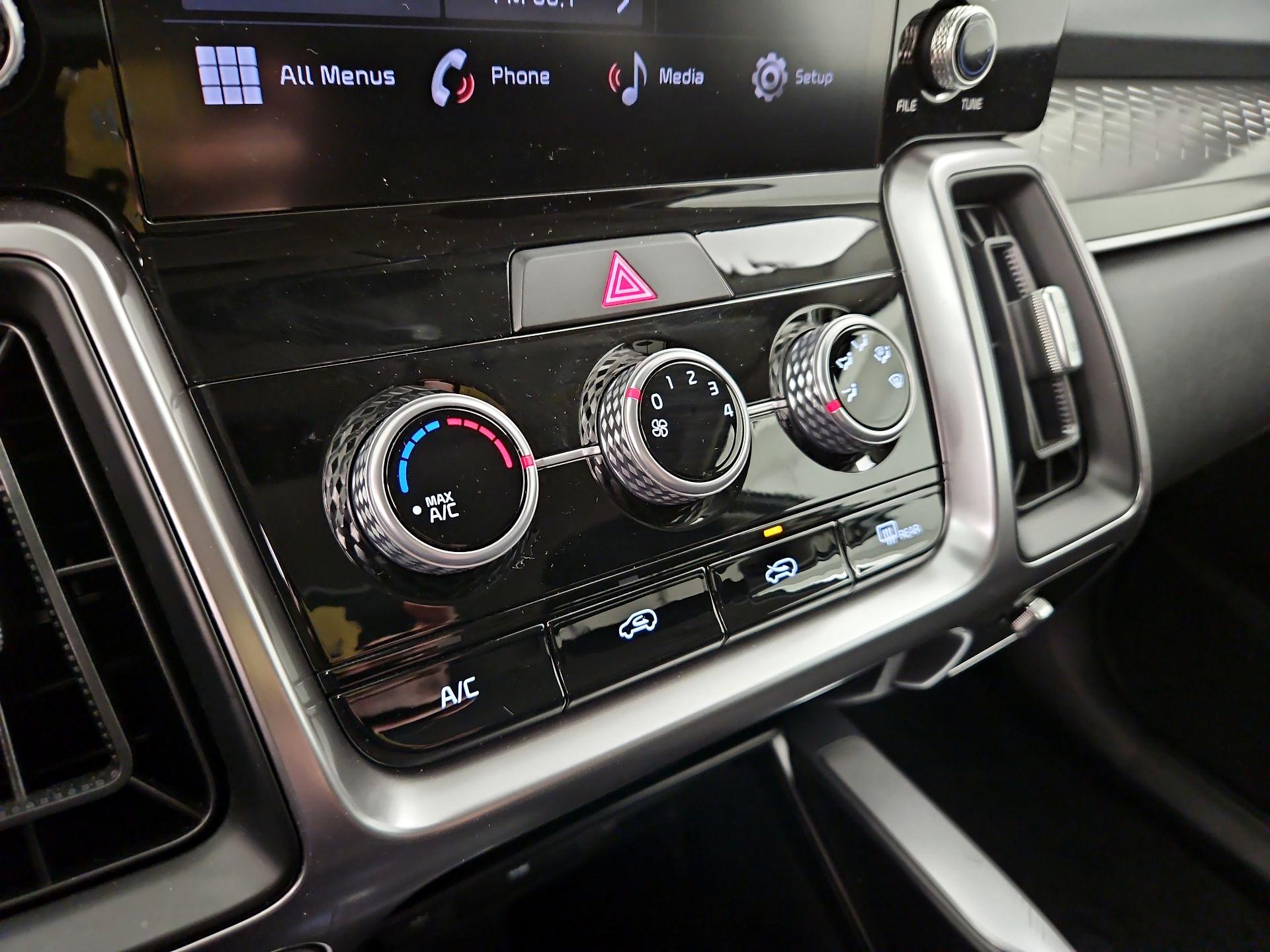 Thumbnail: 2023 Kia Sorento - 16