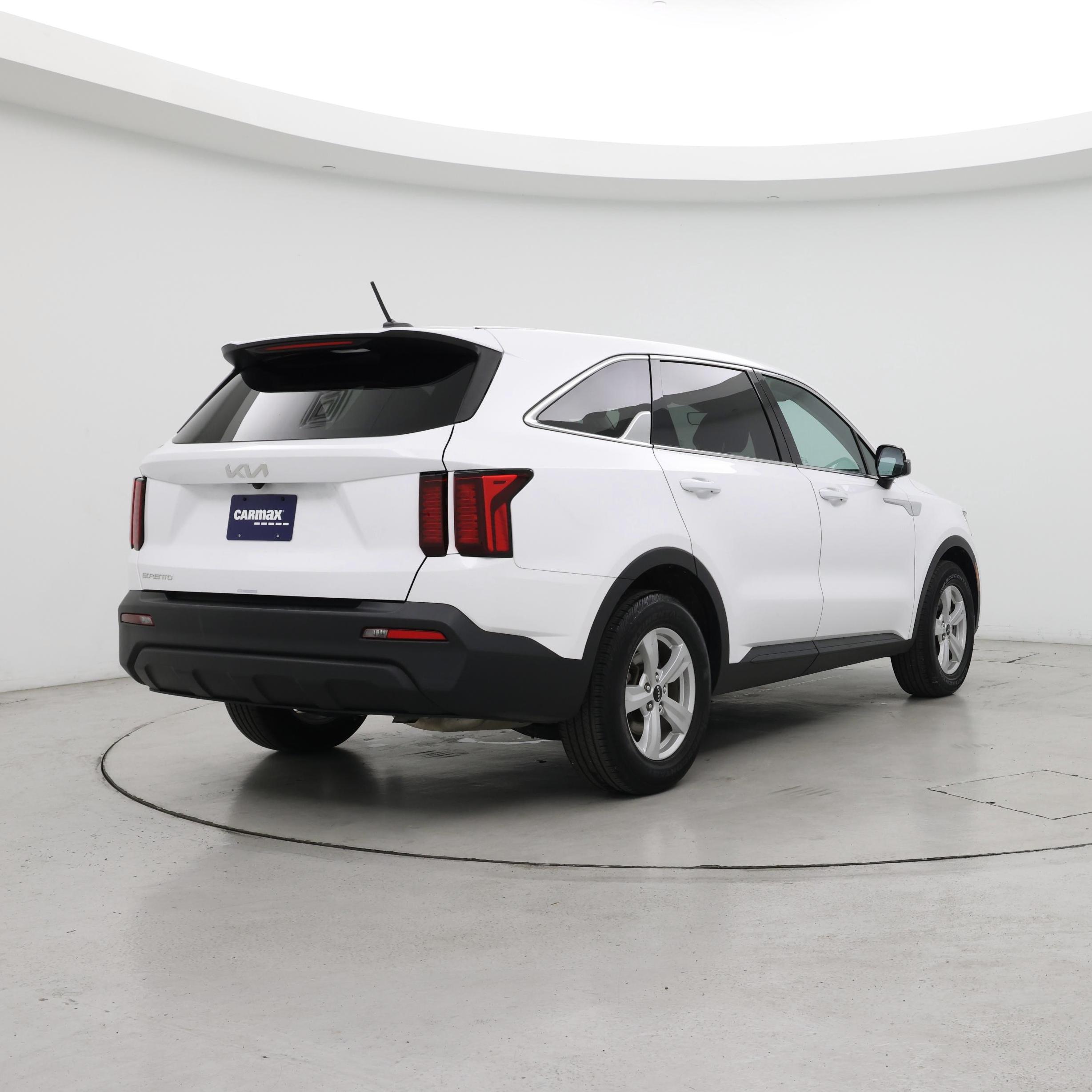 Thumbnail: 2023 Kia Sorento - 8