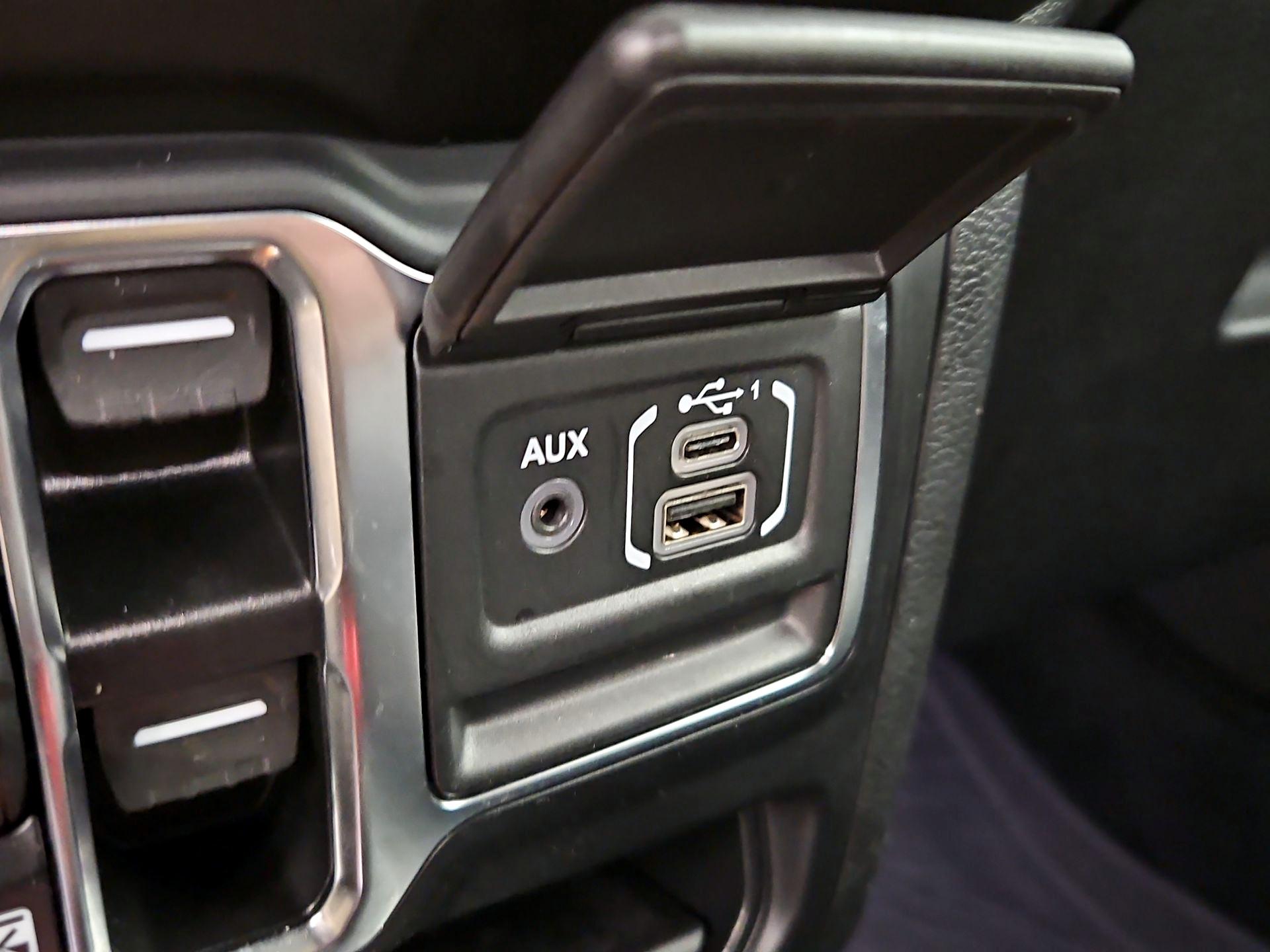 Thumbnail: 2022 Jeep Wrangler - 19