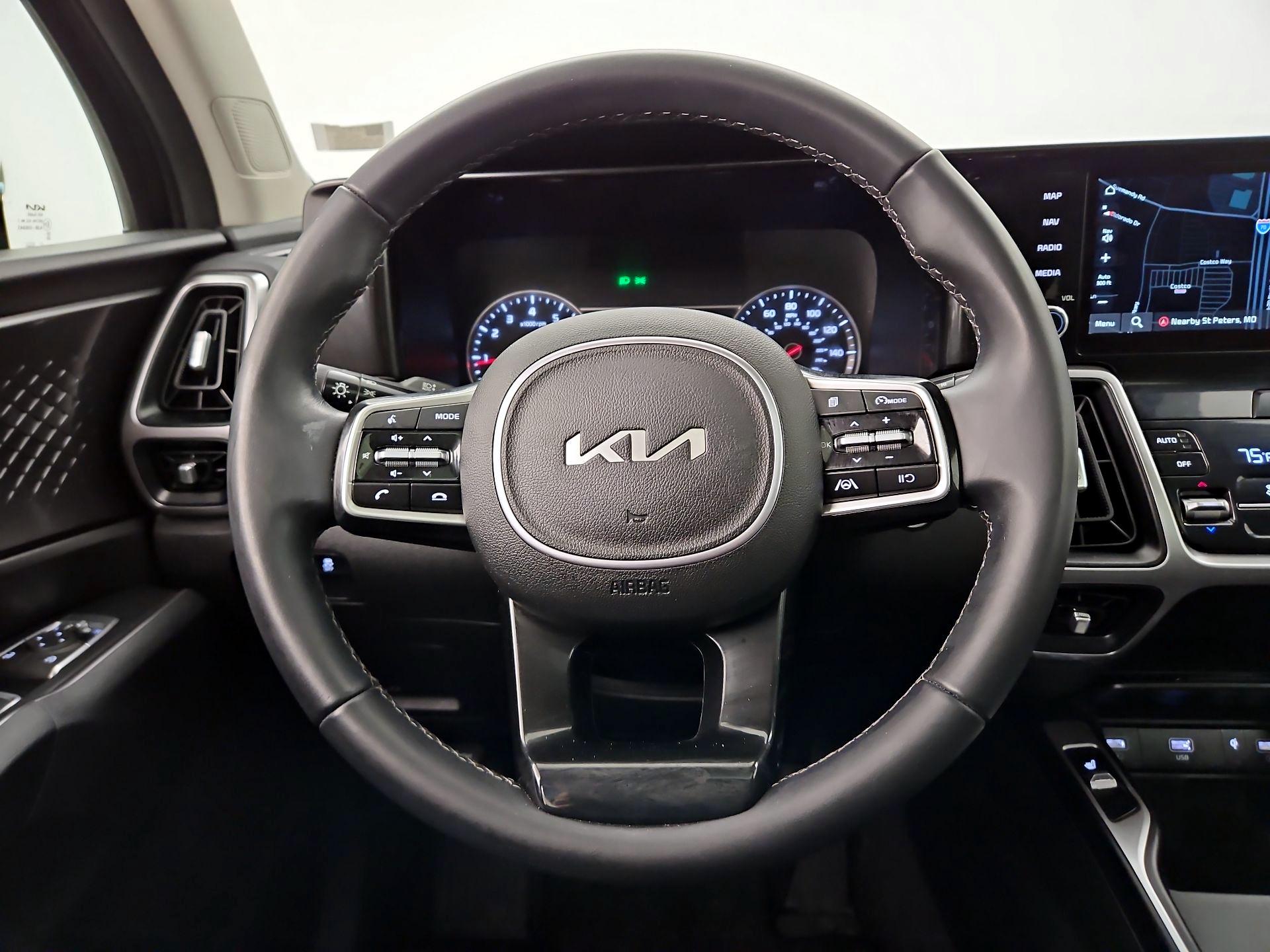 Thumbnail: 2023 Kia Sorento - 10