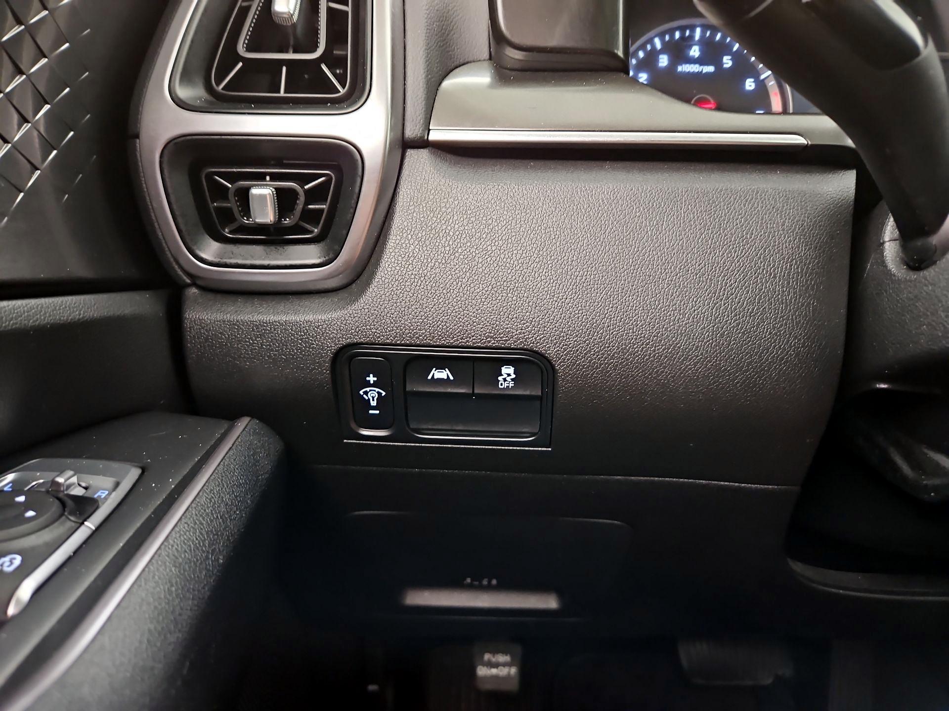 Thumbnail: 2023 Kia Sorento - 13