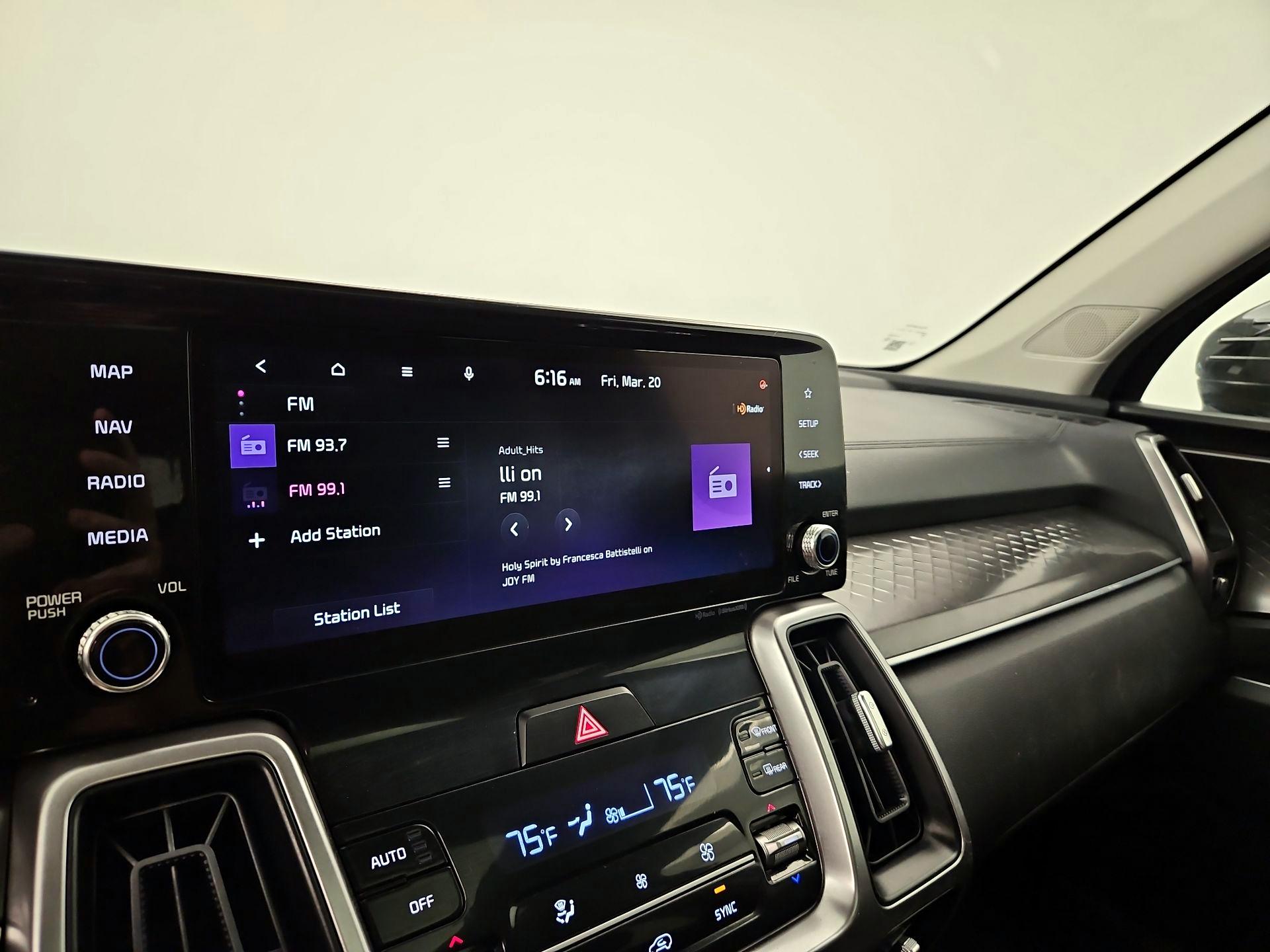 Thumbnail: 2023 Kia Sorento - 16