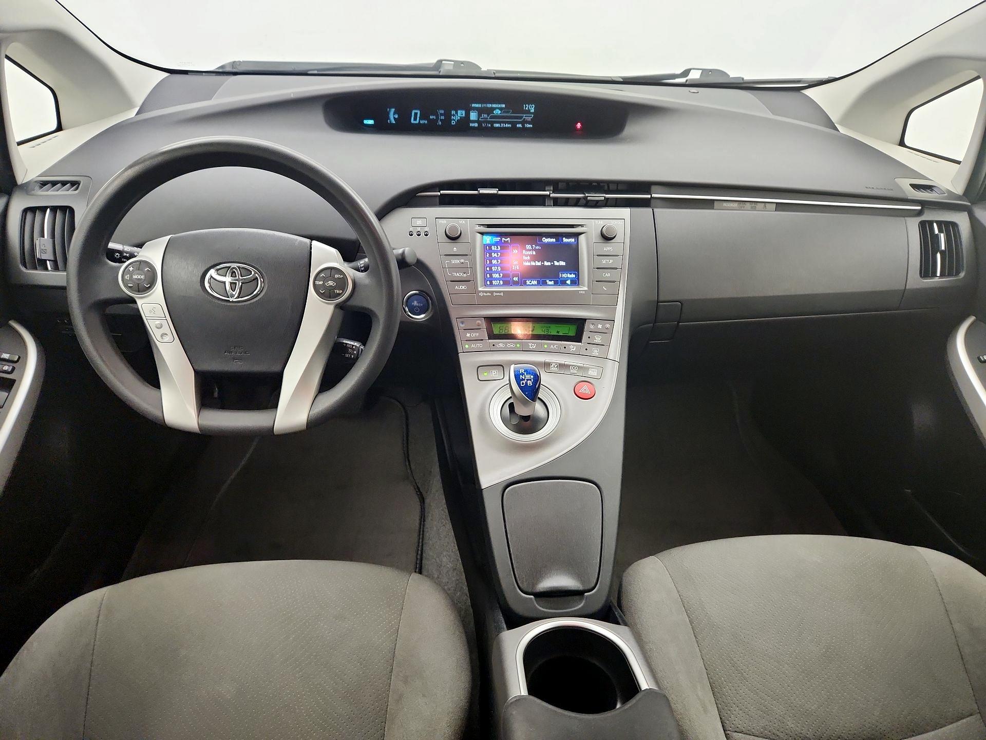 Thumbnail: 2014 Toyota Prius - 9