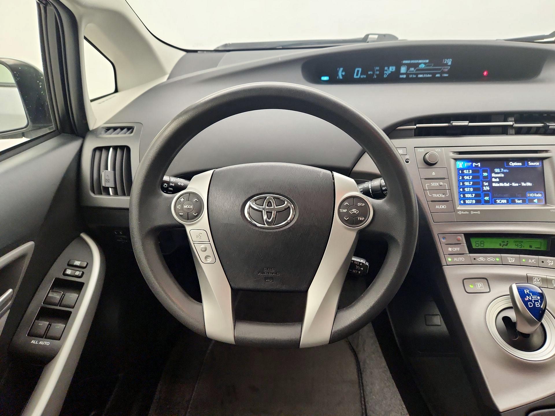 Thumbnail: 2014 Toyota Prius - 10