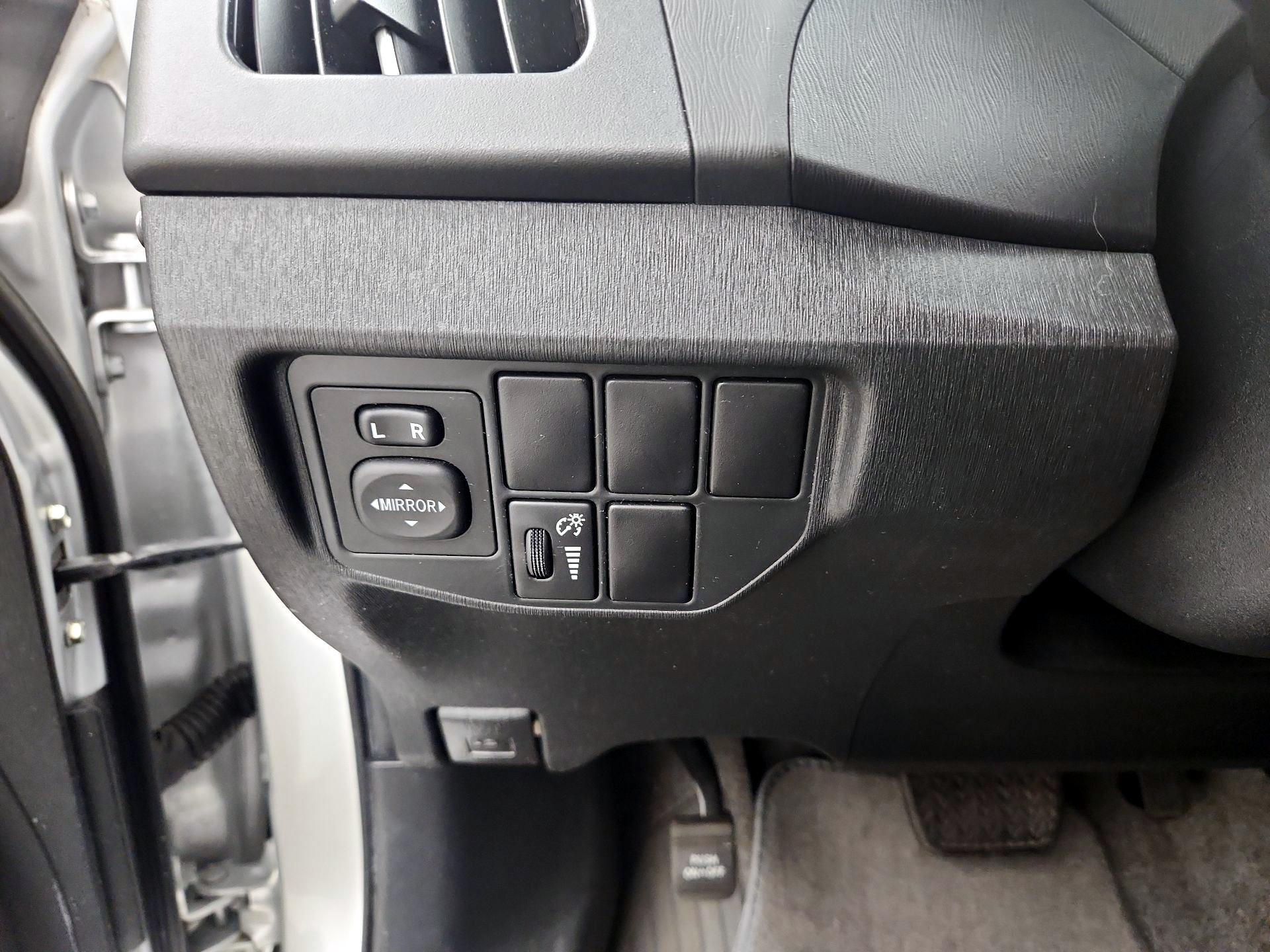 Thumbnail: 2014 Toyota Prius - 13