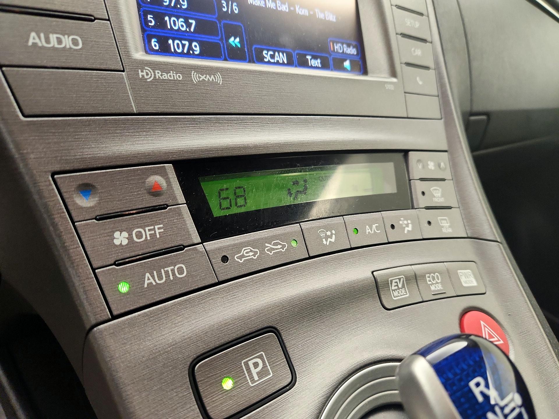 Thumbnail: 2014 Toyota Prius - 16