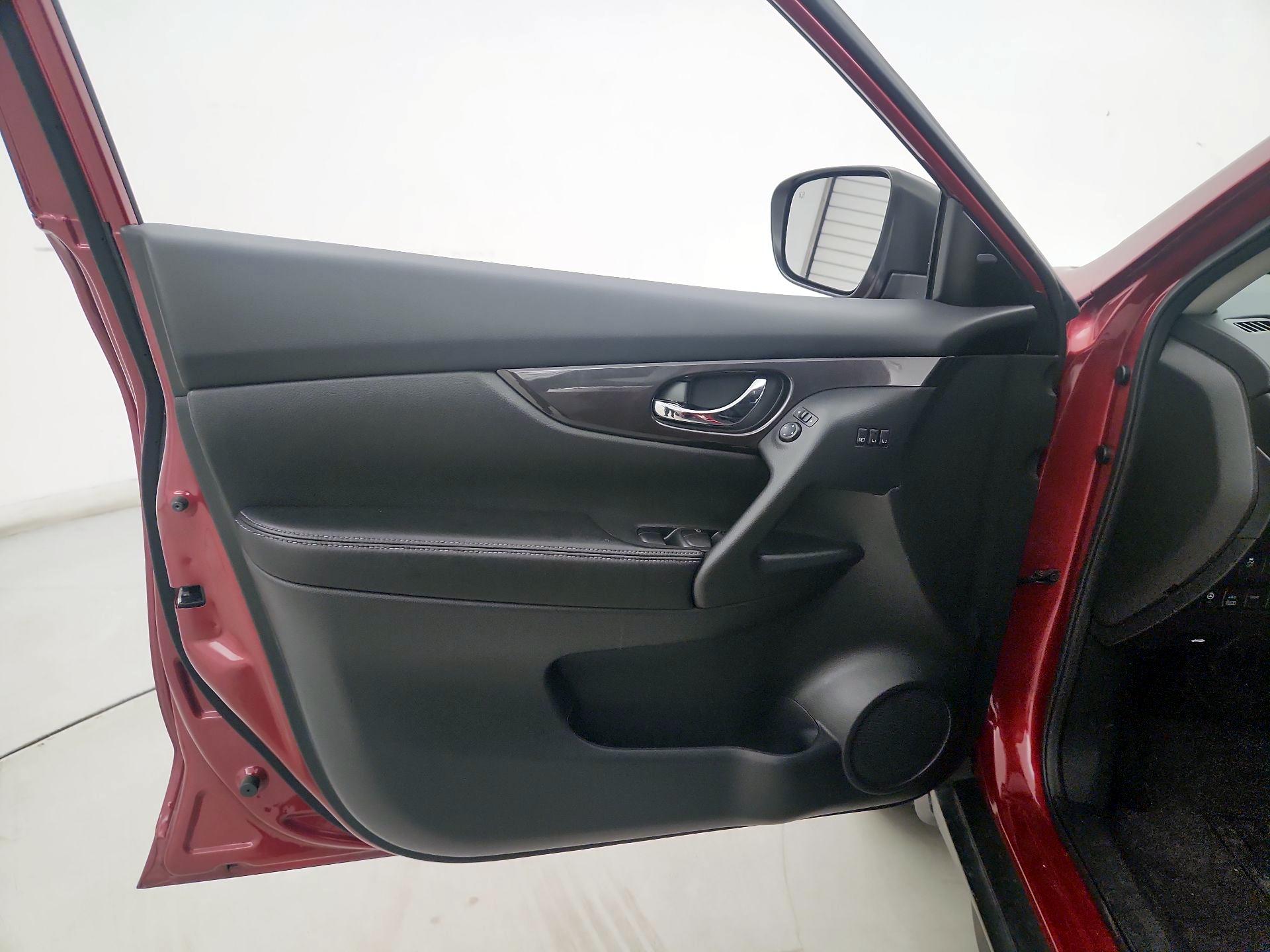 Thumbnail: 2019 Nissan Rogue - 12