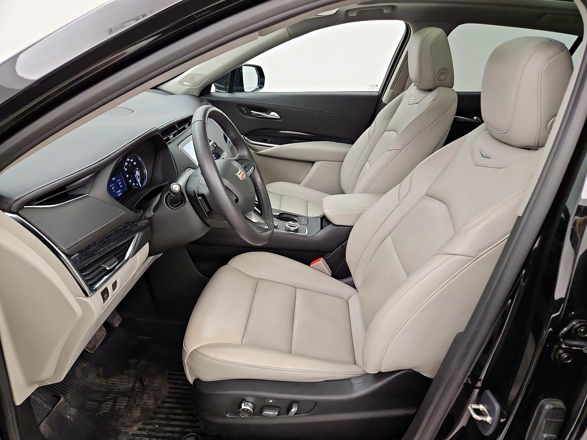 Thumbnail: 2023 Cadillac XT4 - 11