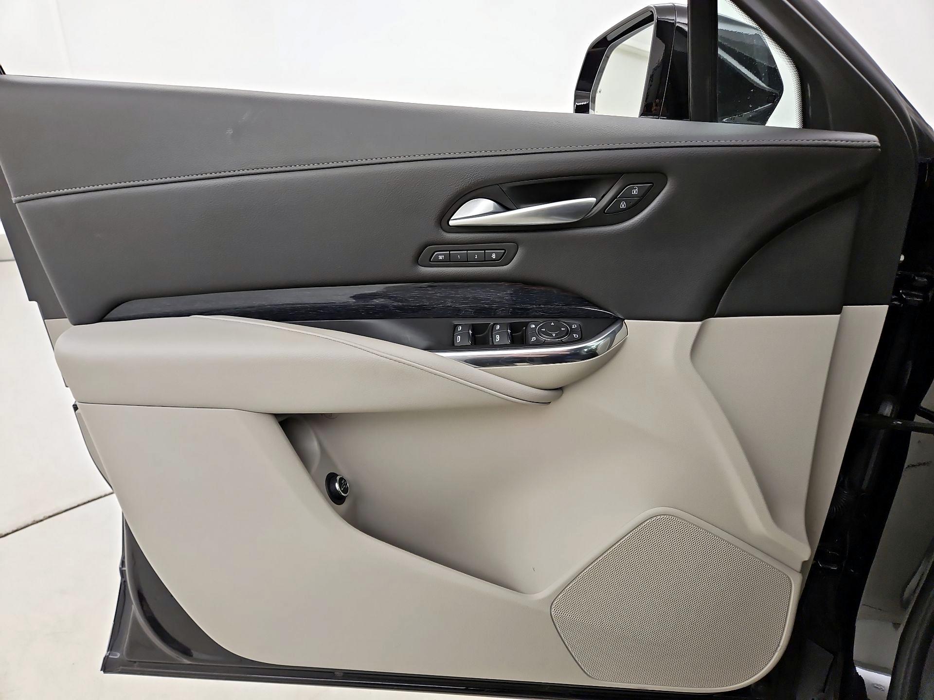 Thumbnail: 2023 Cadillac XT4 - 12