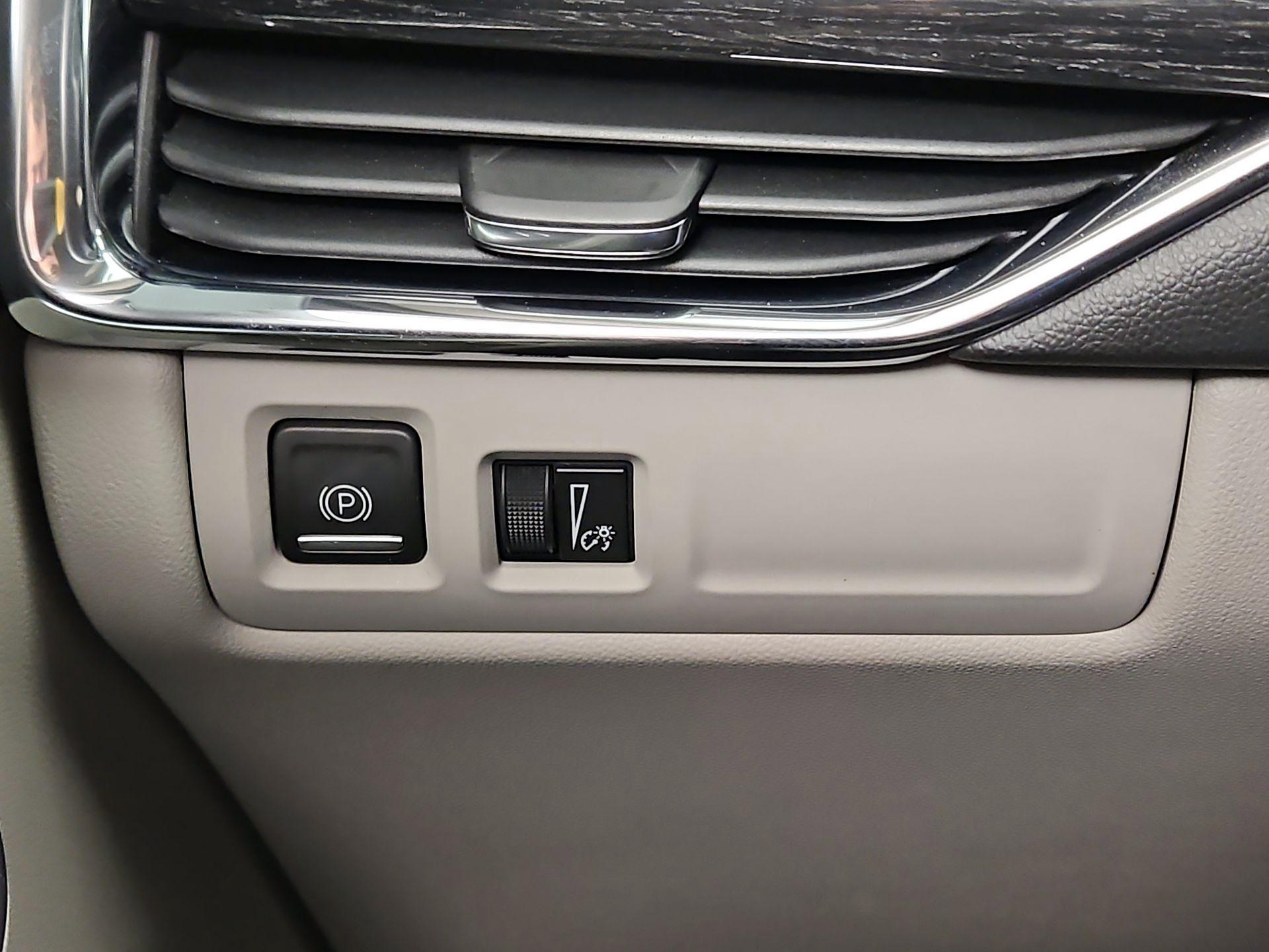 Thumbnail: 2023 Cadillac XT4 - 13