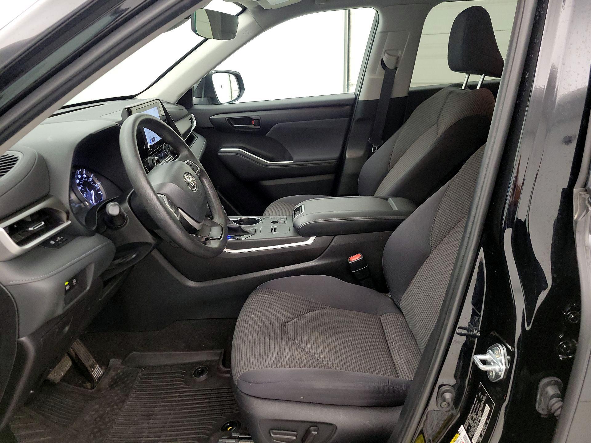 Thumbnail: 2023 Toyota Highlander - 11