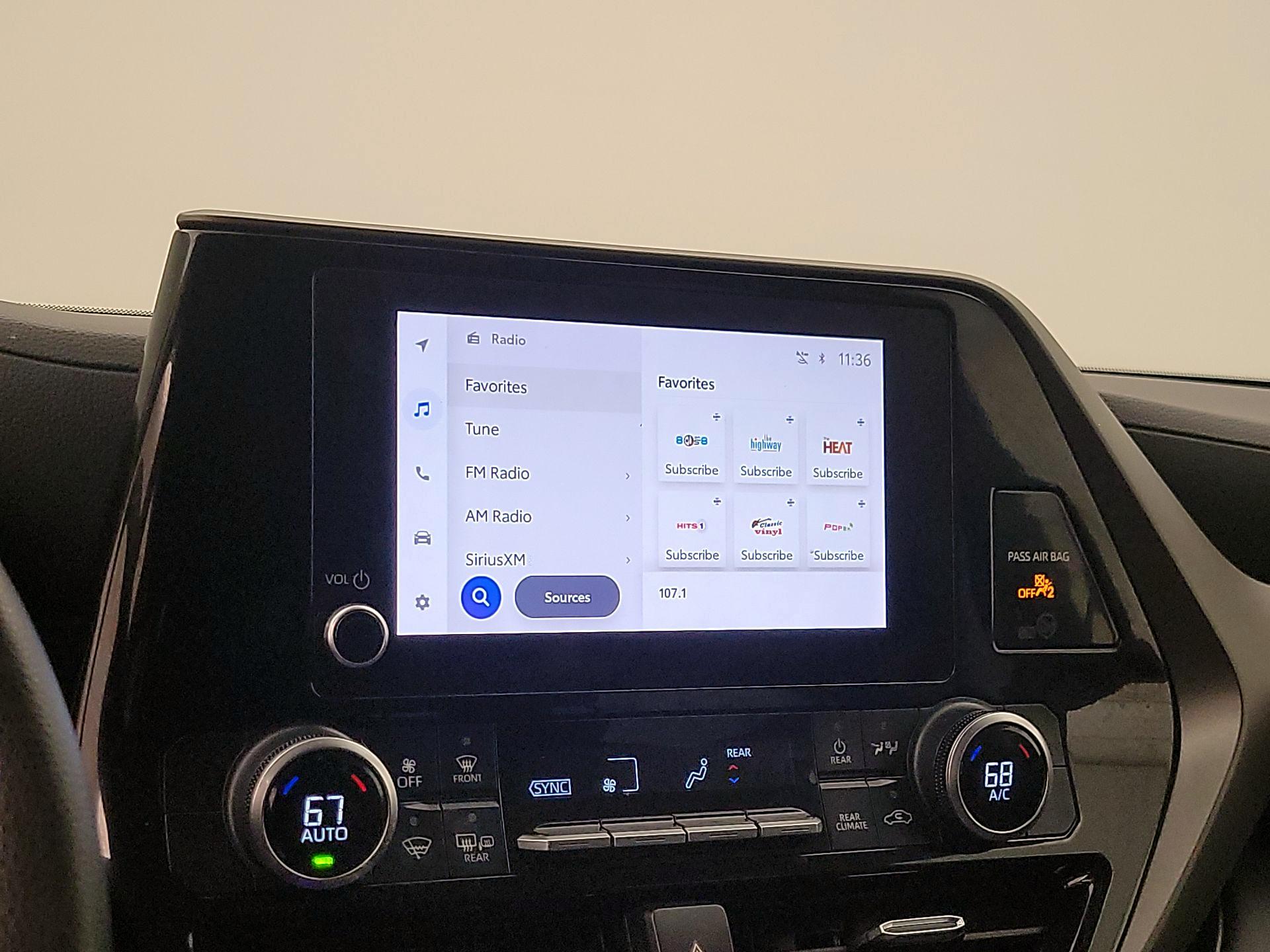 Thumbnail: 2023 Toyota Highlander - 15