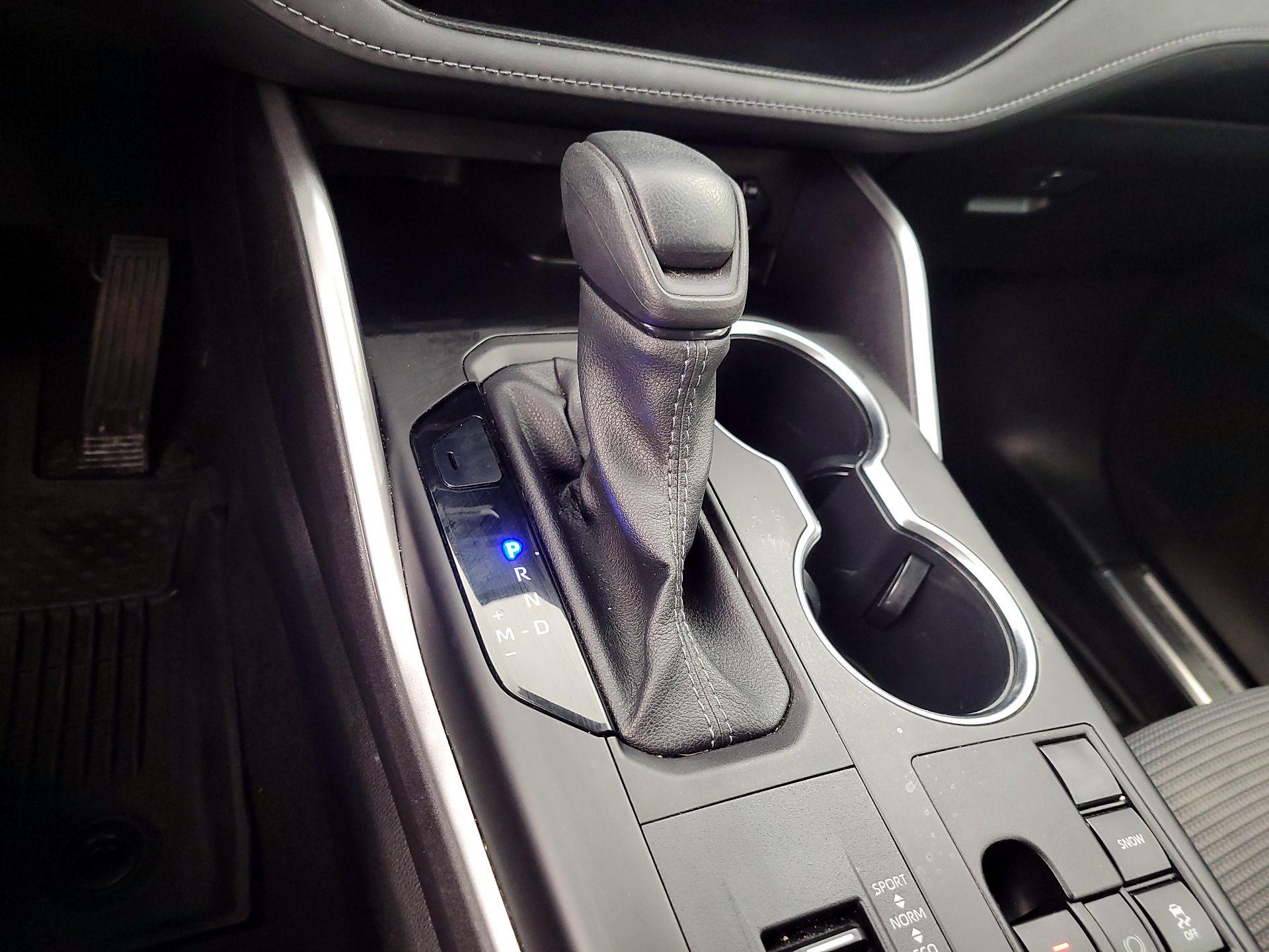 Thumbnail: 2023 Toyota Highlander - 17