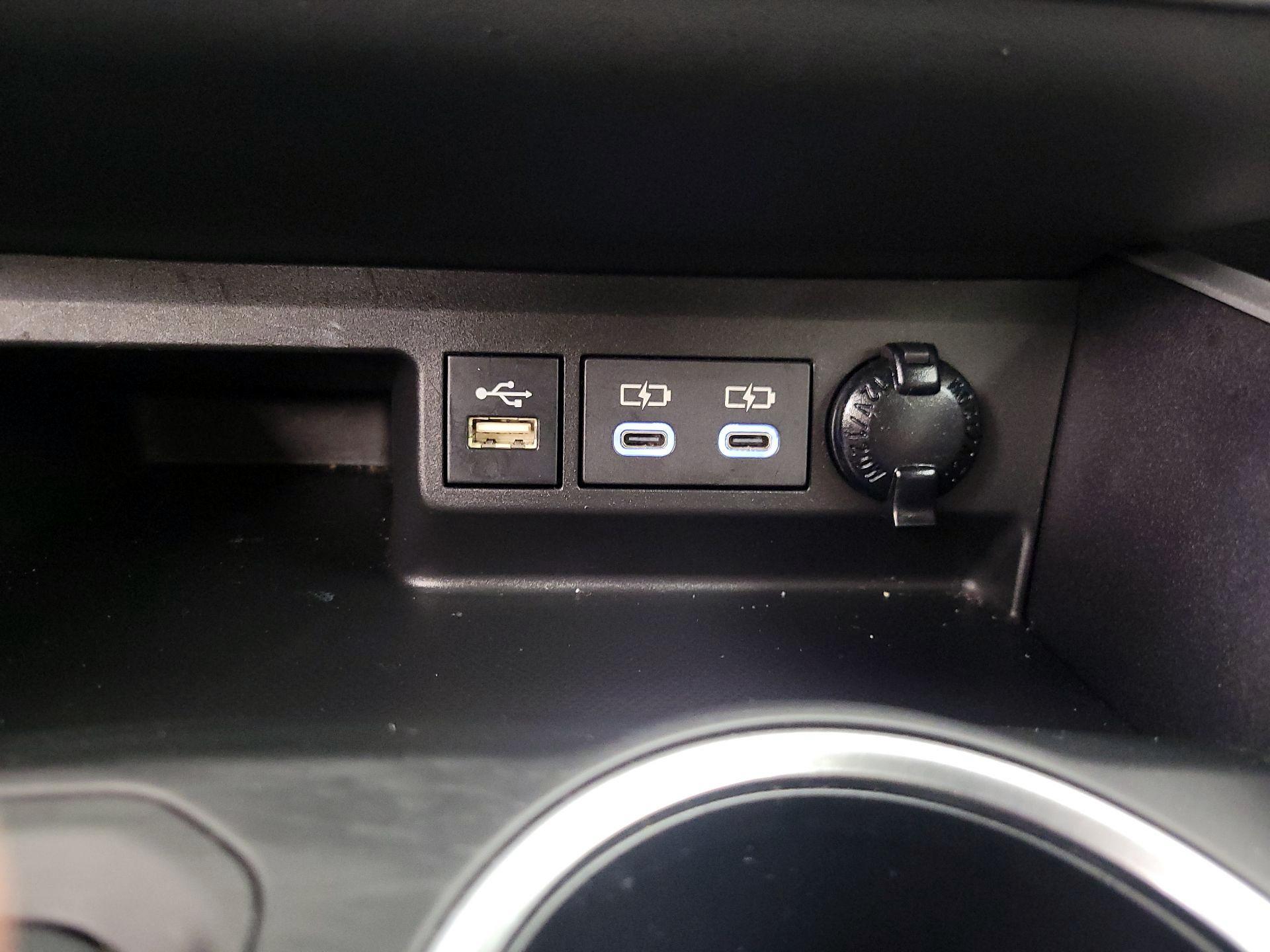 Thumbnail: 2023 Toyota Highlander - 18