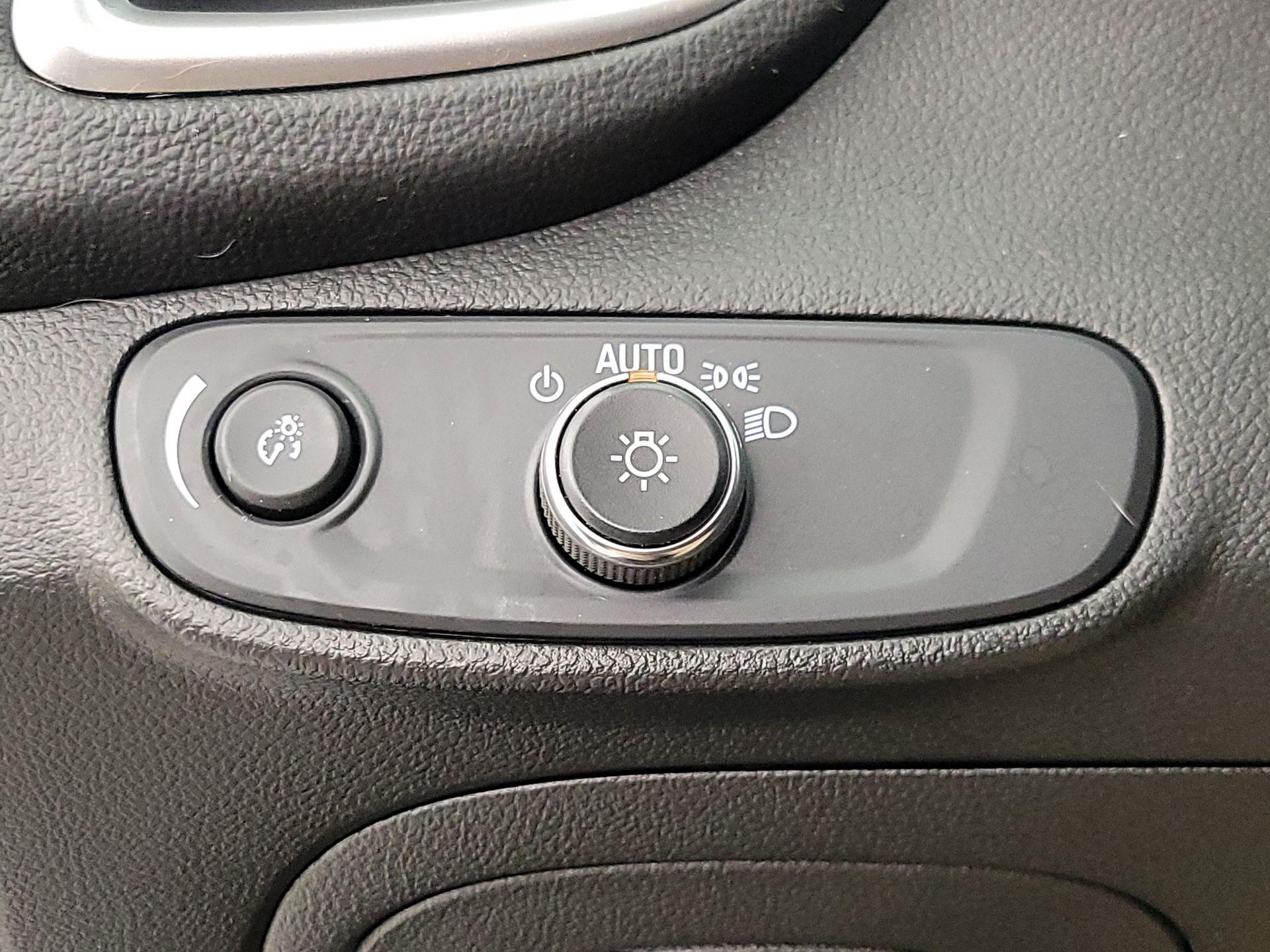 Thumbnail: 2021 Chevrolet Trax - 13