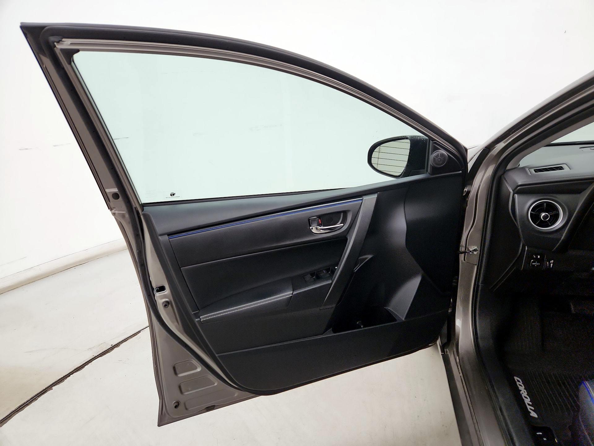 Thumbnail: 2018 Toyota Corolla - 12