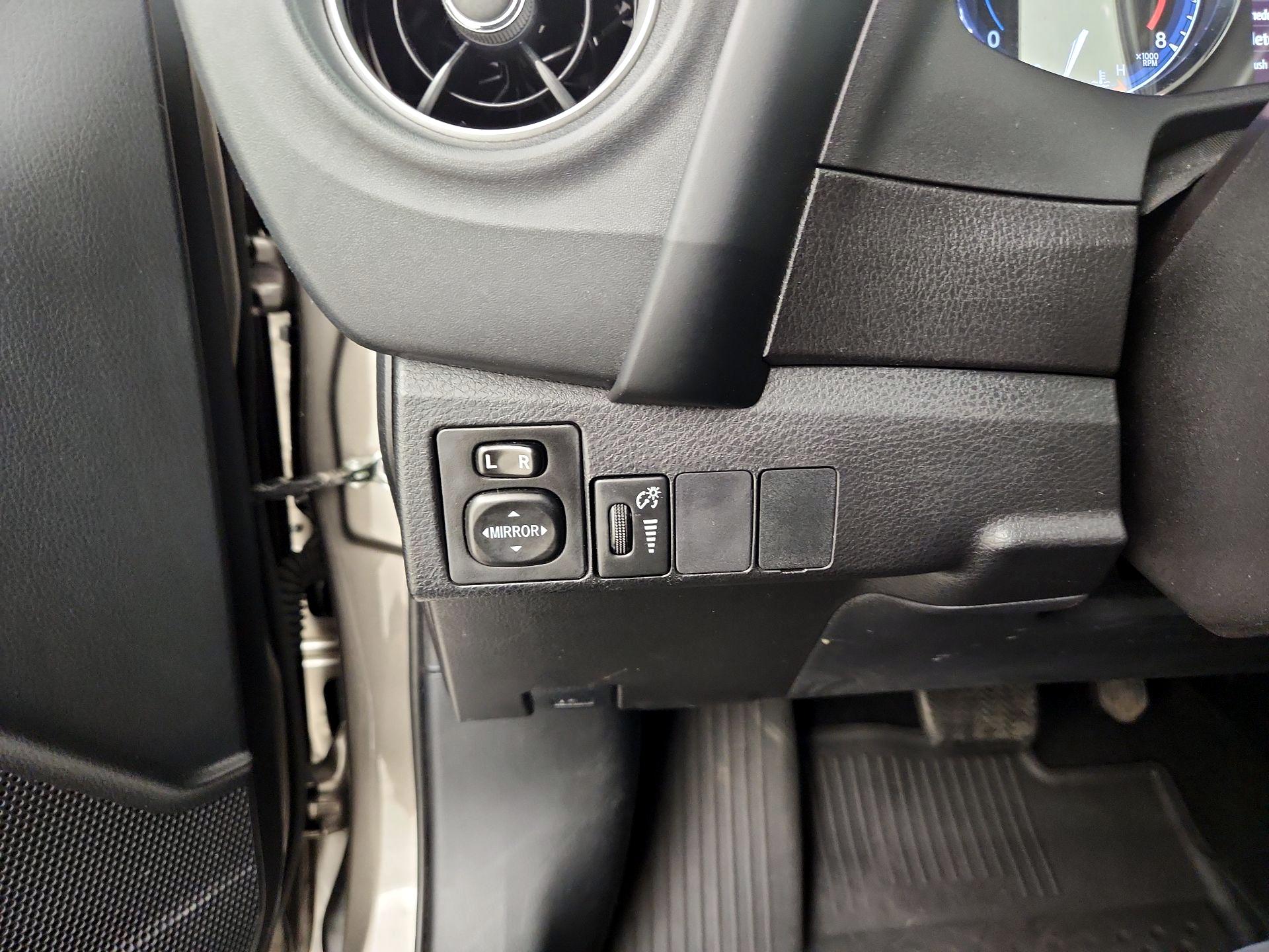 Thumbnail: 2018 Toyota Corolla - 13