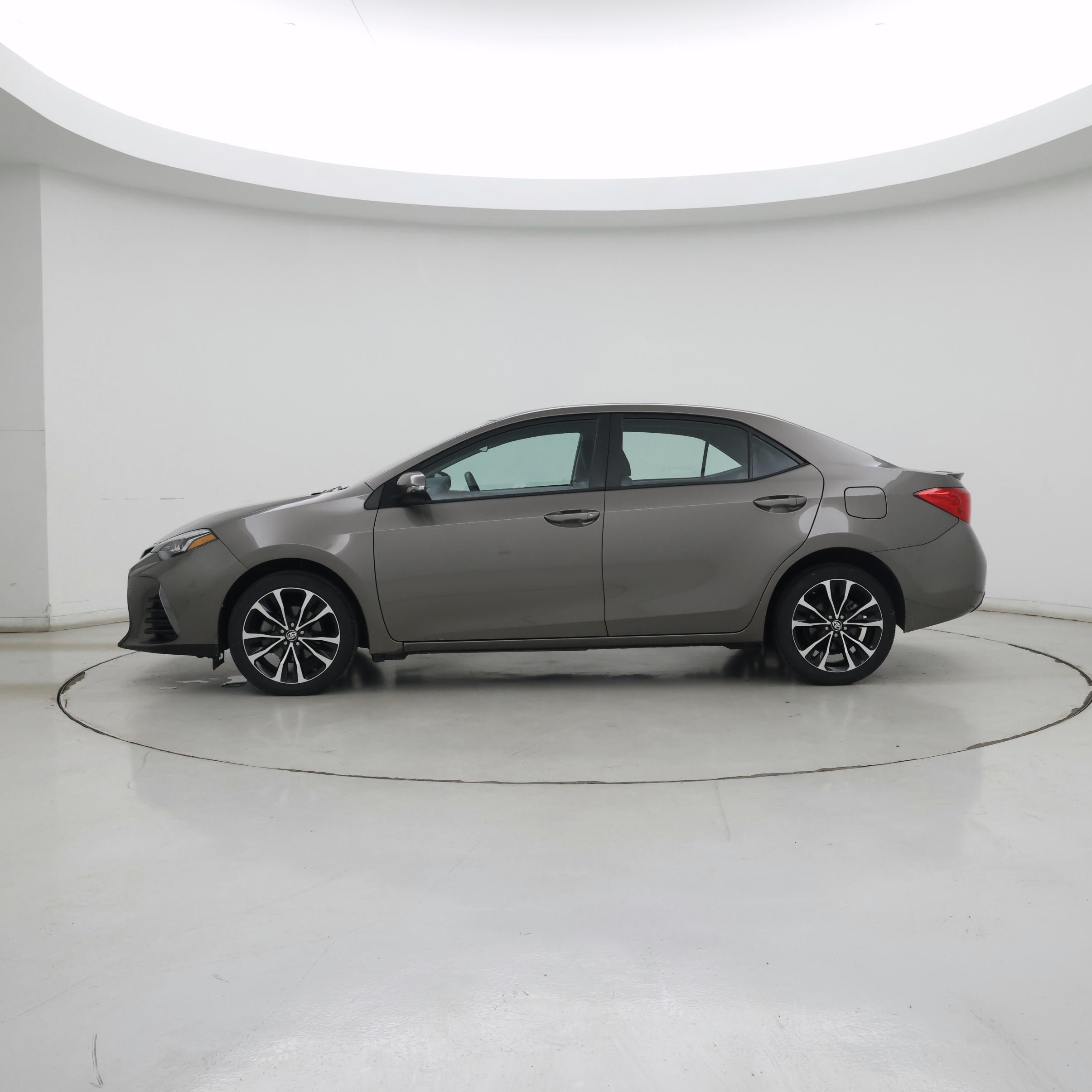 Thumbnail: 2018 Toyota Corolla - 3