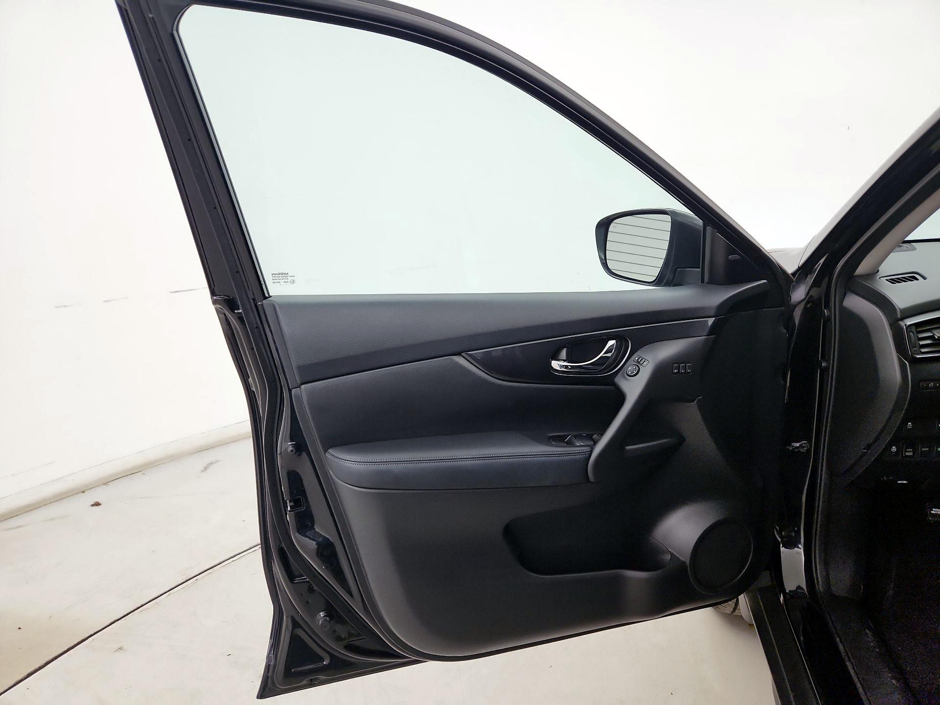 Thumbnail: 2018 Nissan Rogue - 12