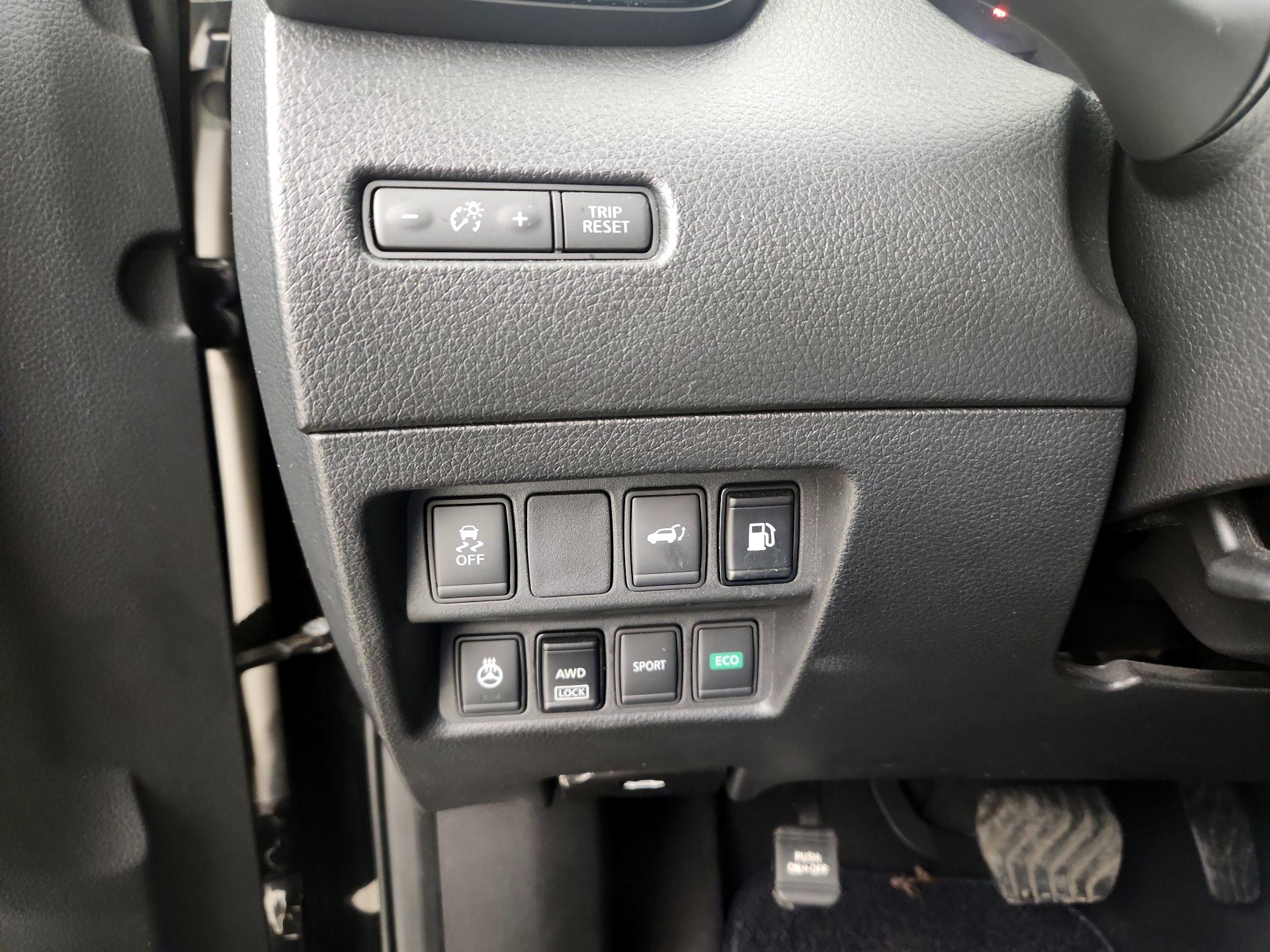 Thumbnail: 2018 Nissan Rogue - 13