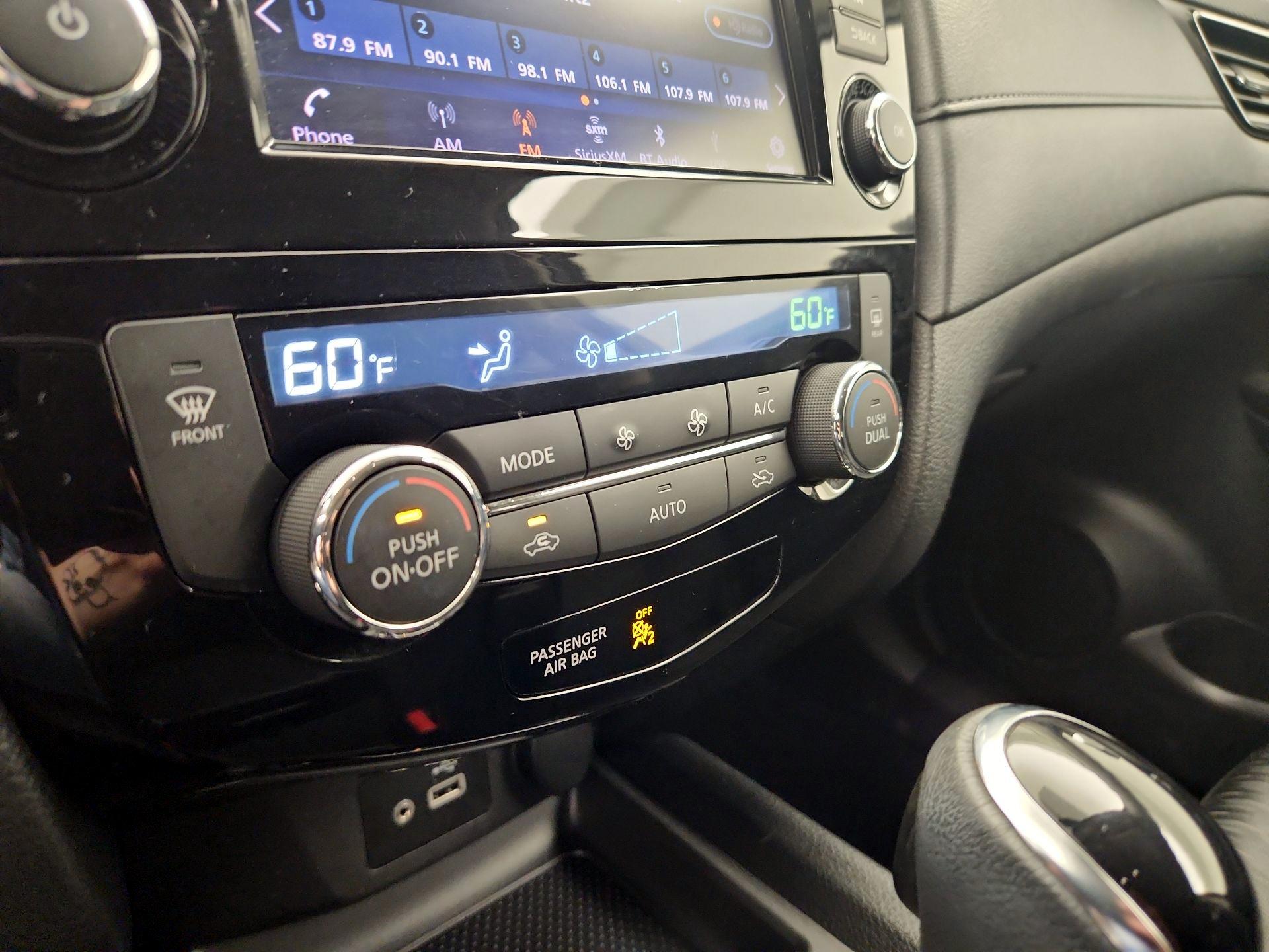 Thumbnail: 2018 Nissan Rogue - 17