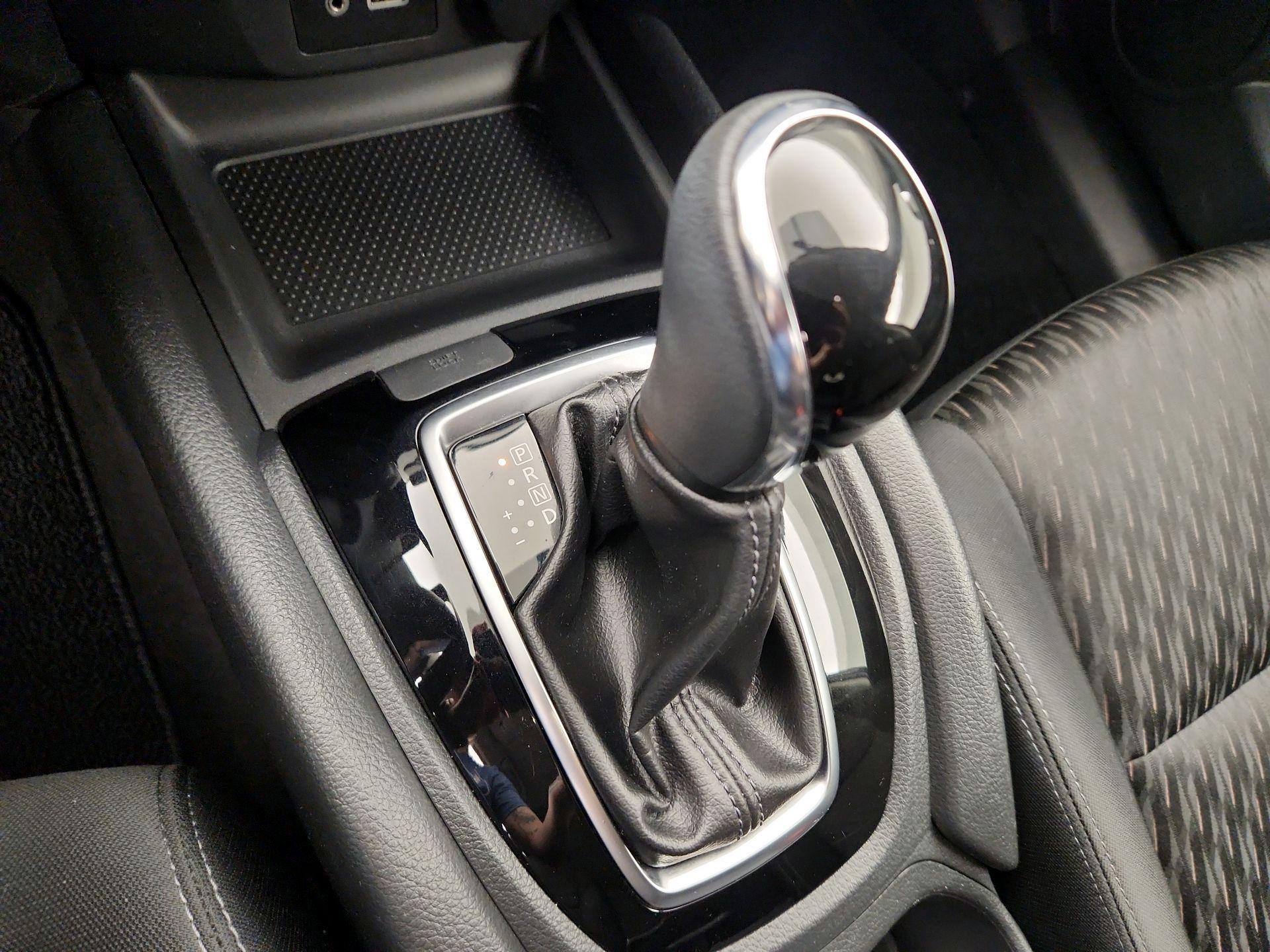 Thumbnail: 2018 Nissan Rogue - 18