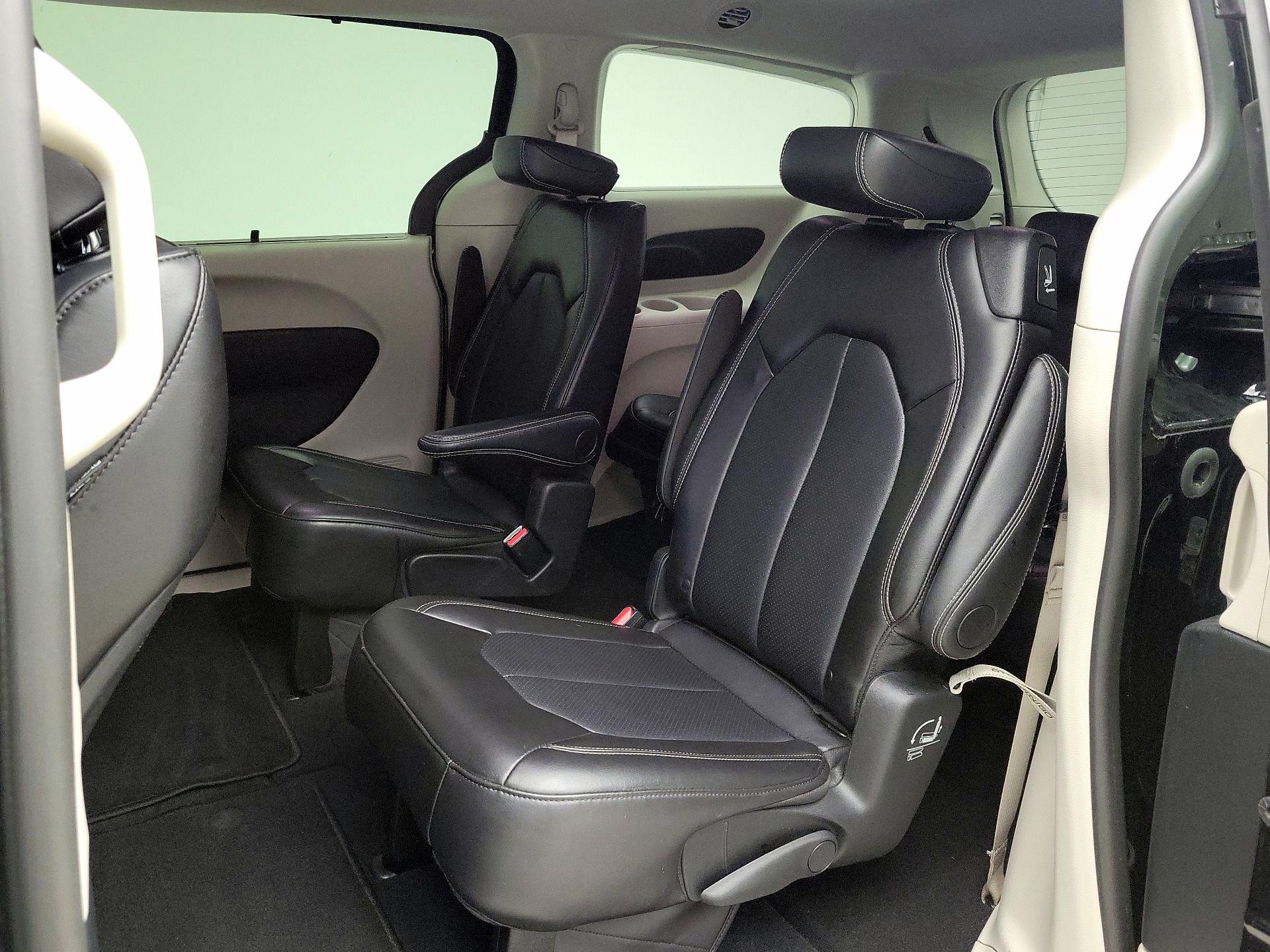 Thumbnail: 2024 Chrysler Pacifica - 19