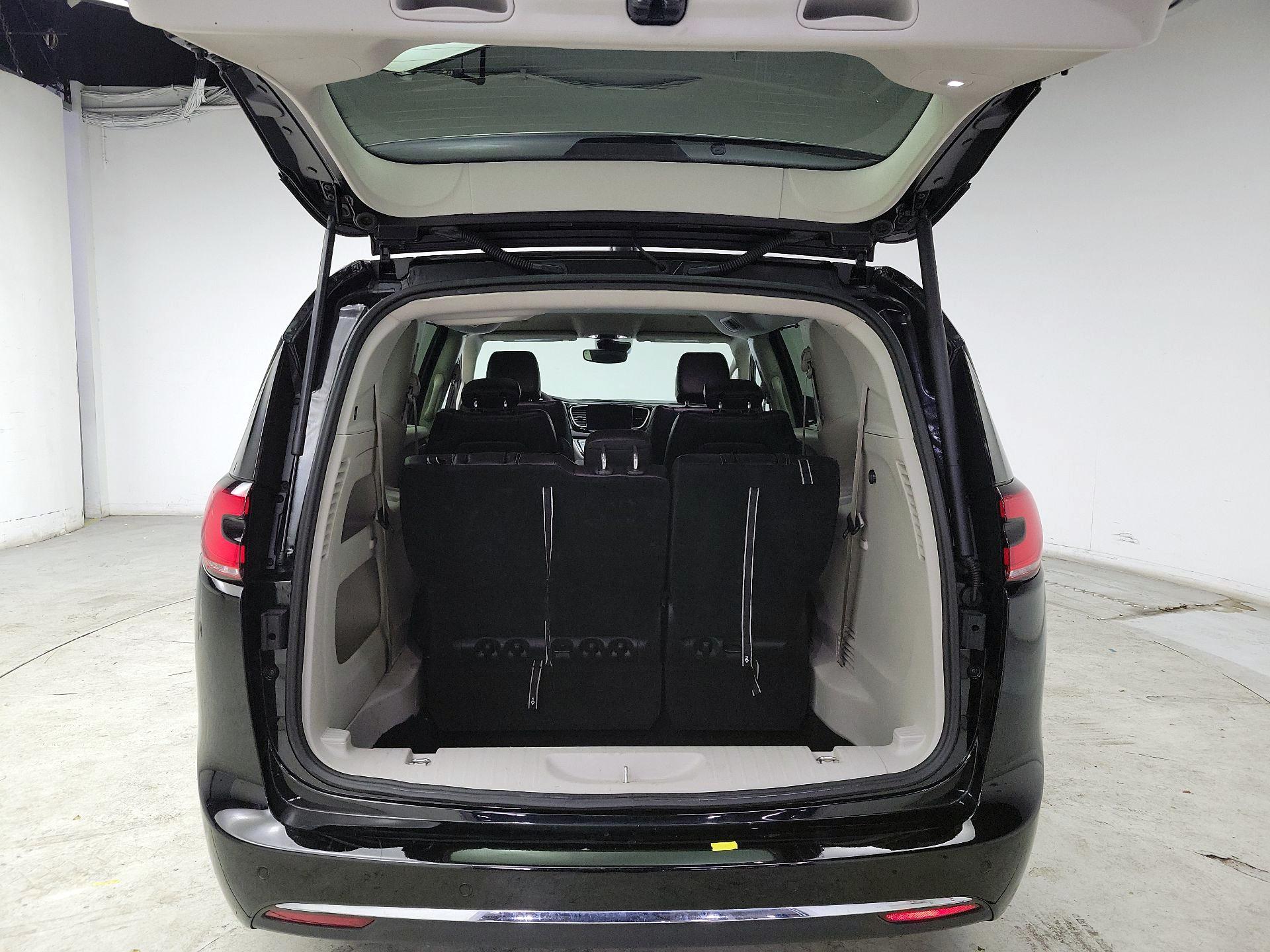 Thumbnail: 2024 Chrysler Pacifica - 20