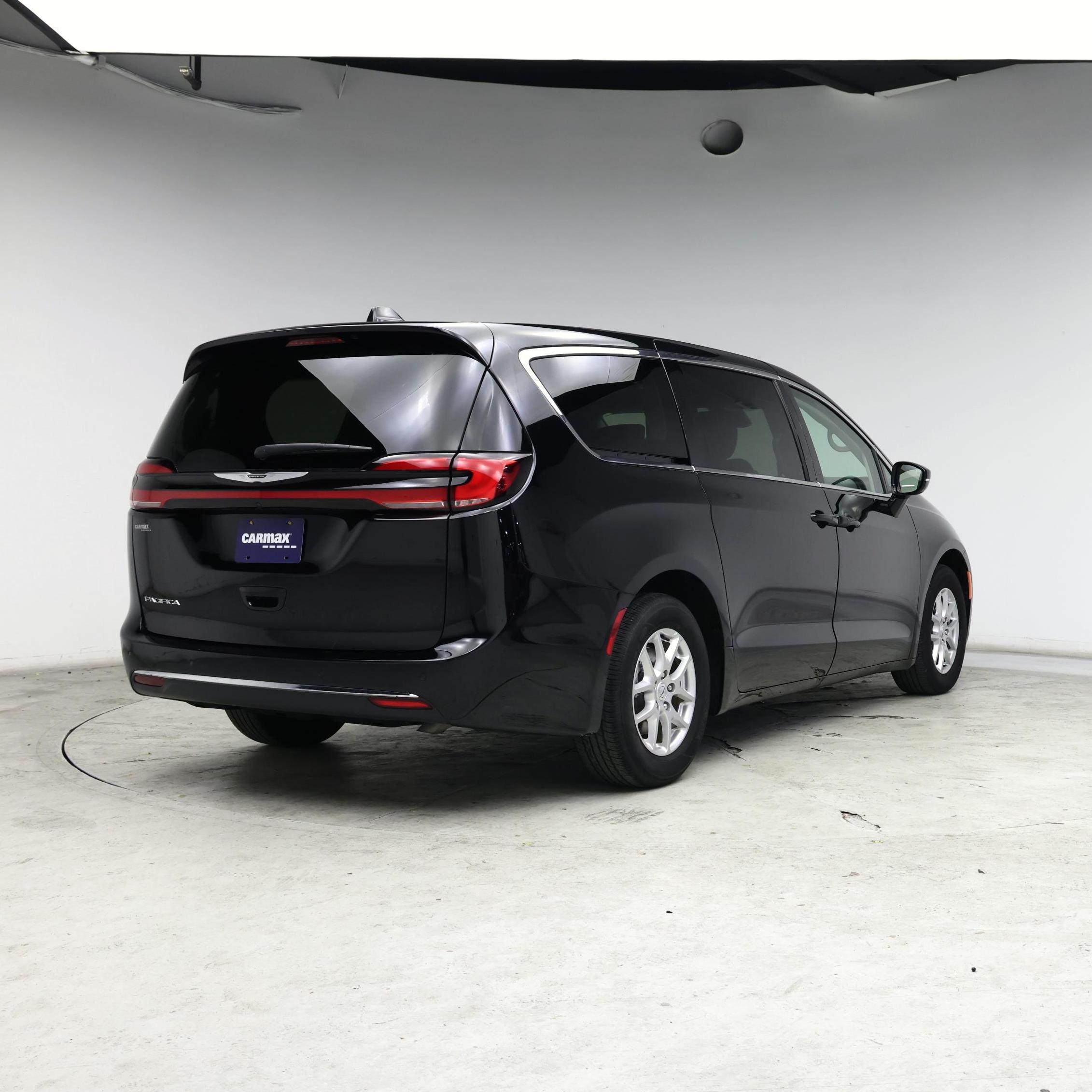 Thumbnail: 2024 Chrysler Pacifica - 8