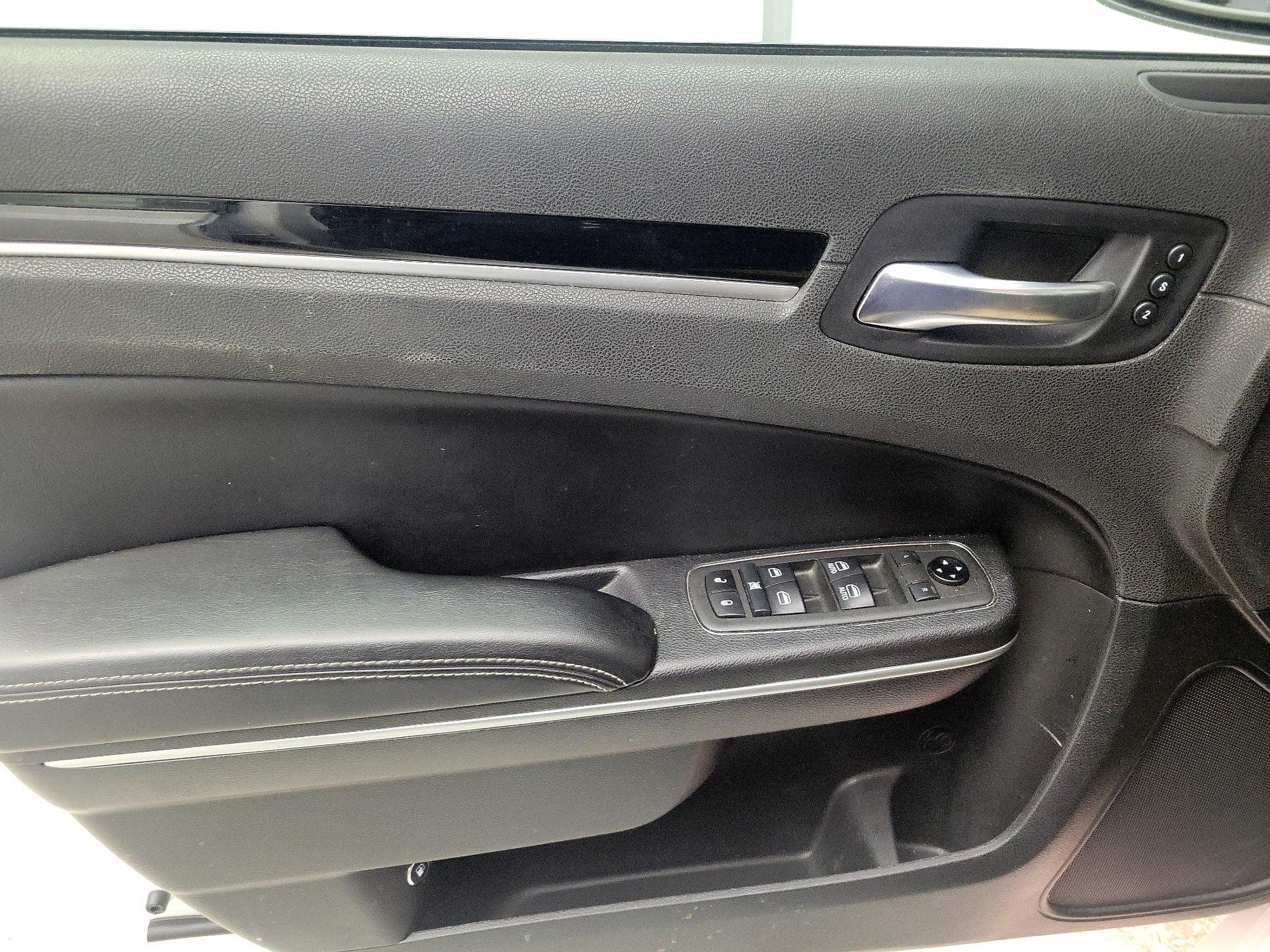 Thumbnail: 2021 Chrysler 300 - 12