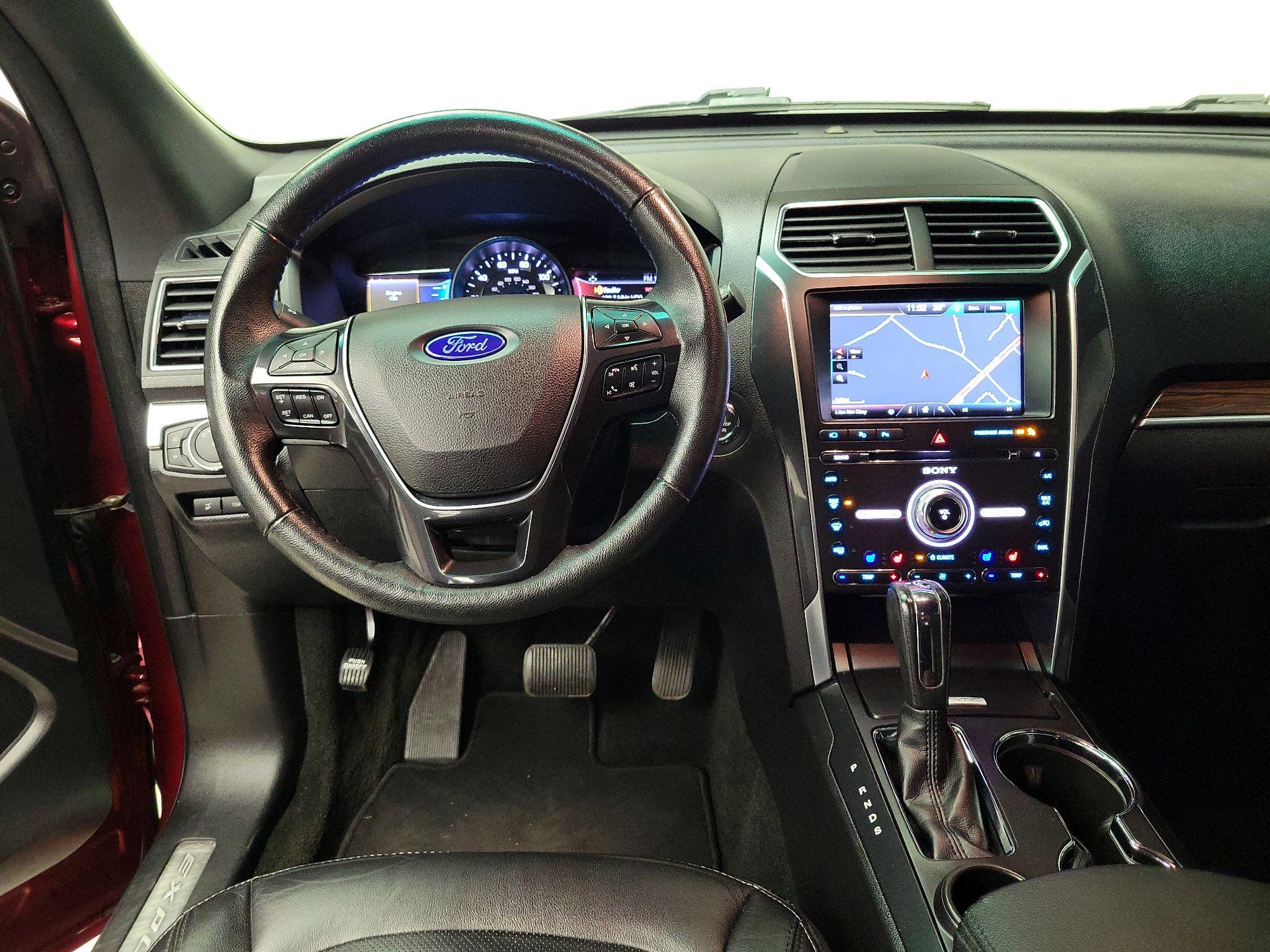 Thumbnail: 2016 Ford Explorer - 10