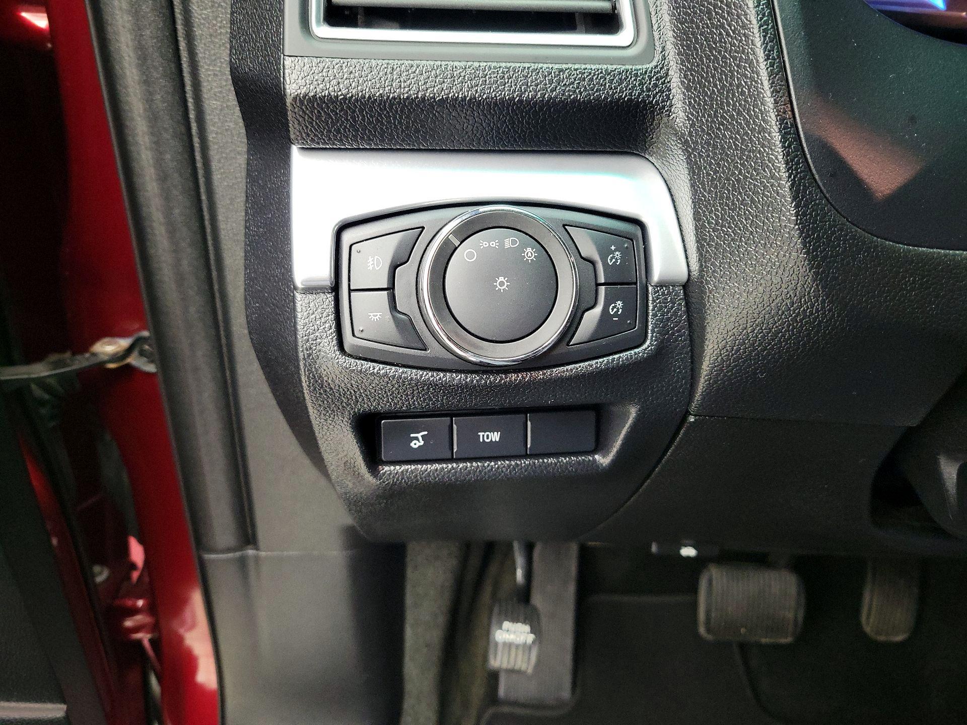 Thumbnail: 2016 Ford Explorer - 13