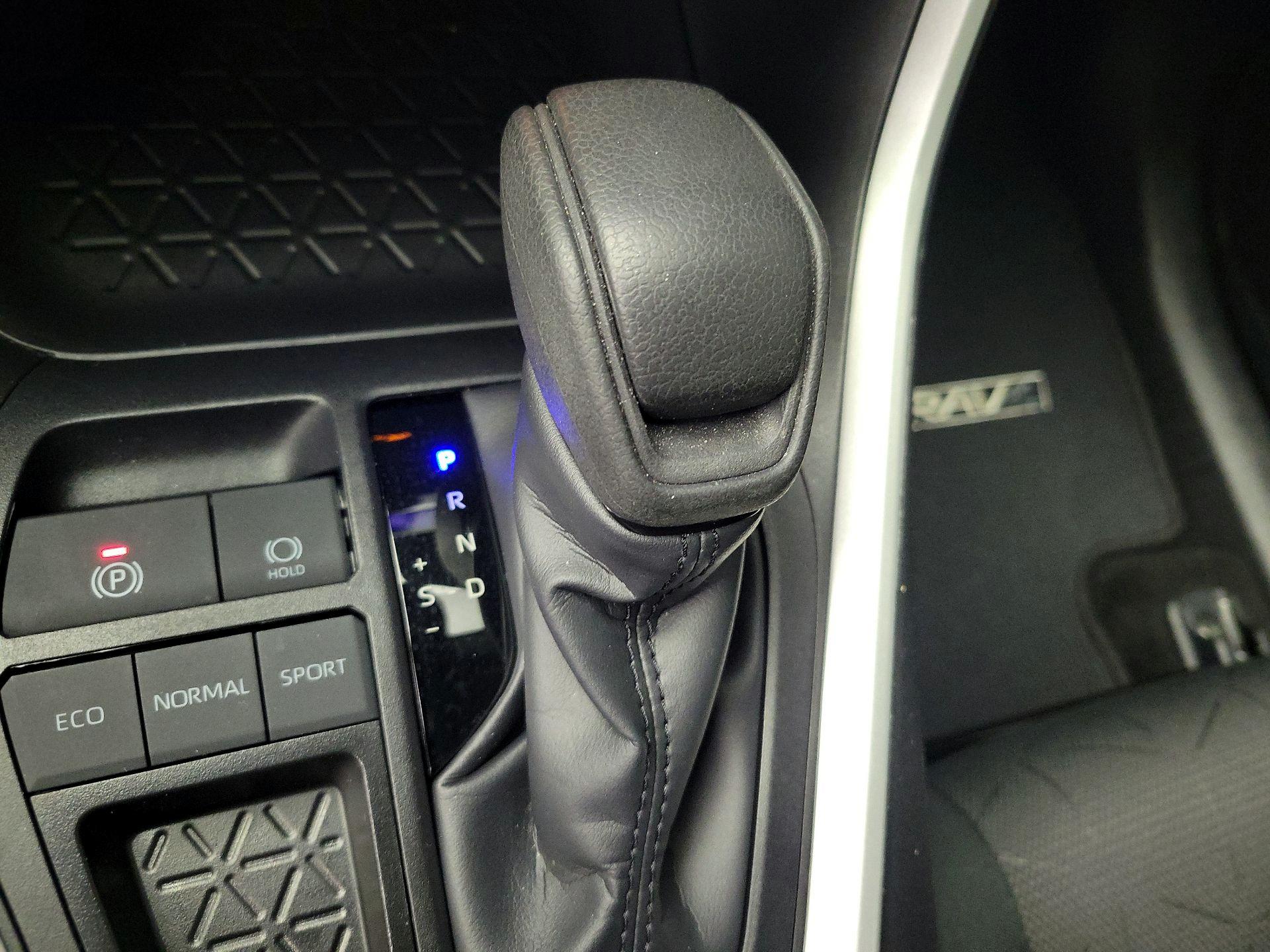 Thumbnail: 2025 Toyota RAV4 - 17