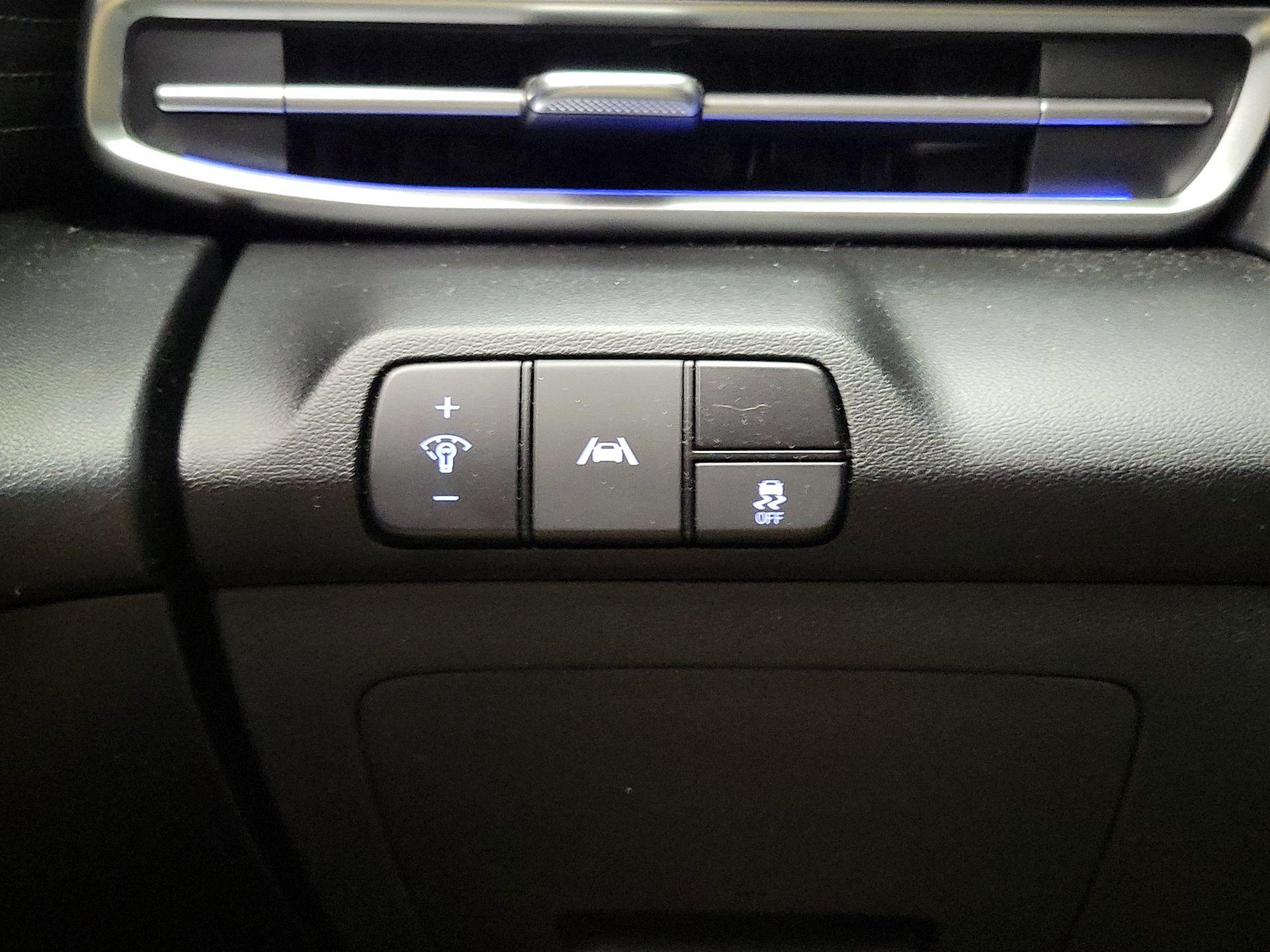 Thumbnail: 2021 Hyundai Elantra - 13