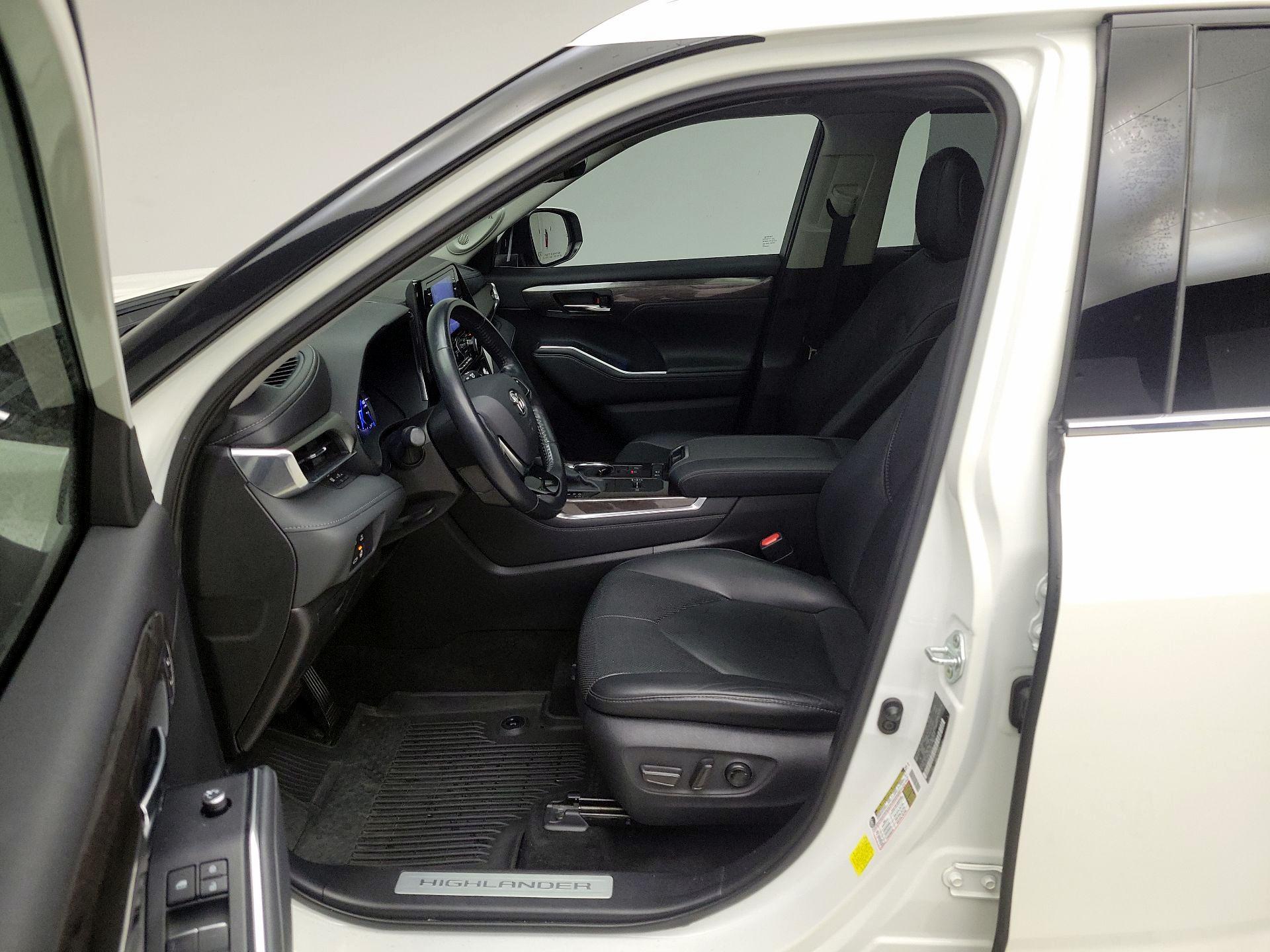 Thumbnail: 2021 Toyota Highlander - 11