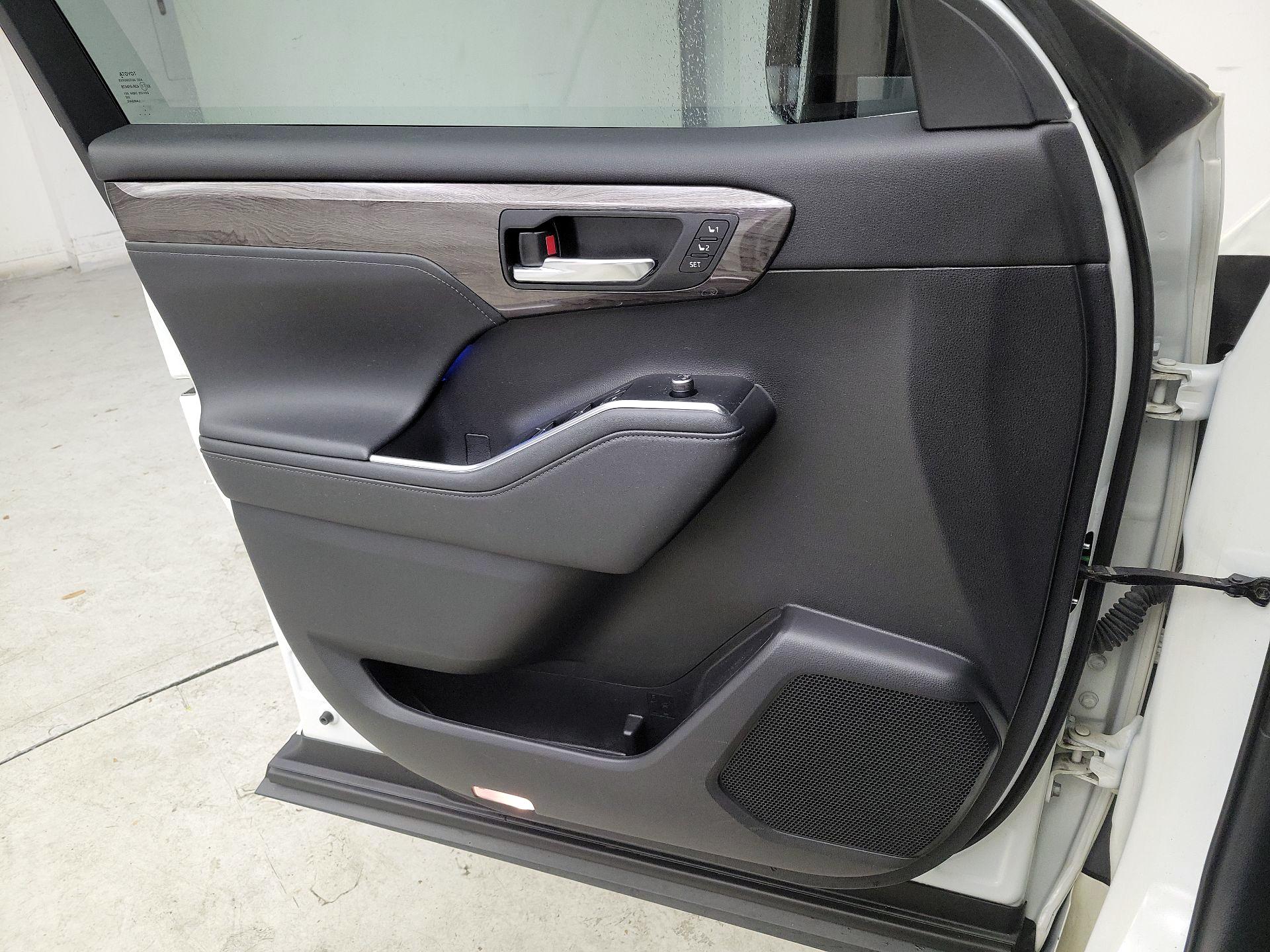 Thumbnail: 2021 Toyota Highlander - 12