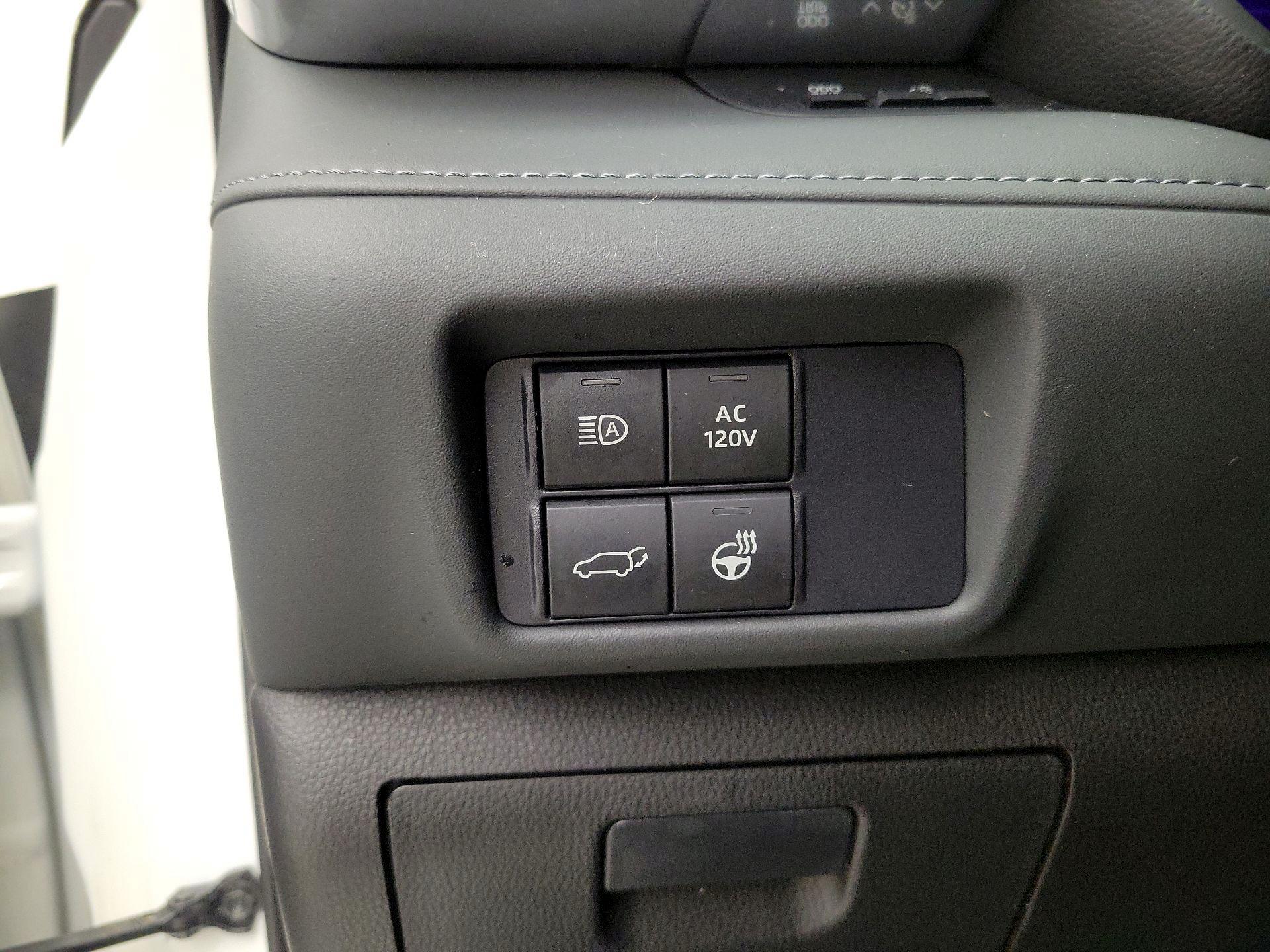 Thumbnail: 2021 Toyota Highlander - 13