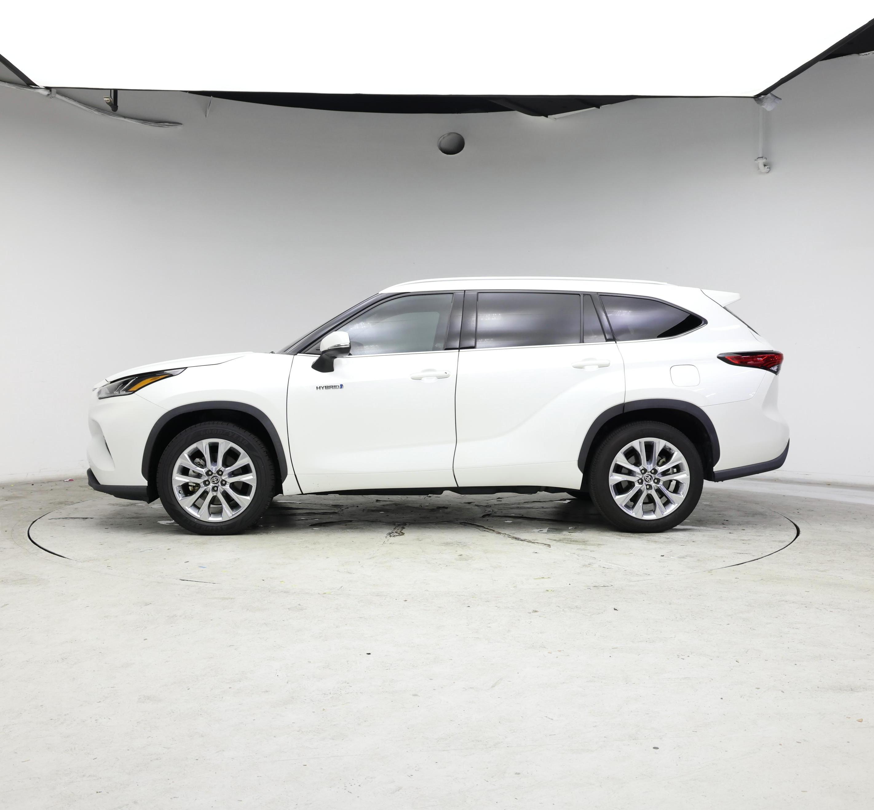 Thumbnail: 2021 Toyota Highlander - 3
