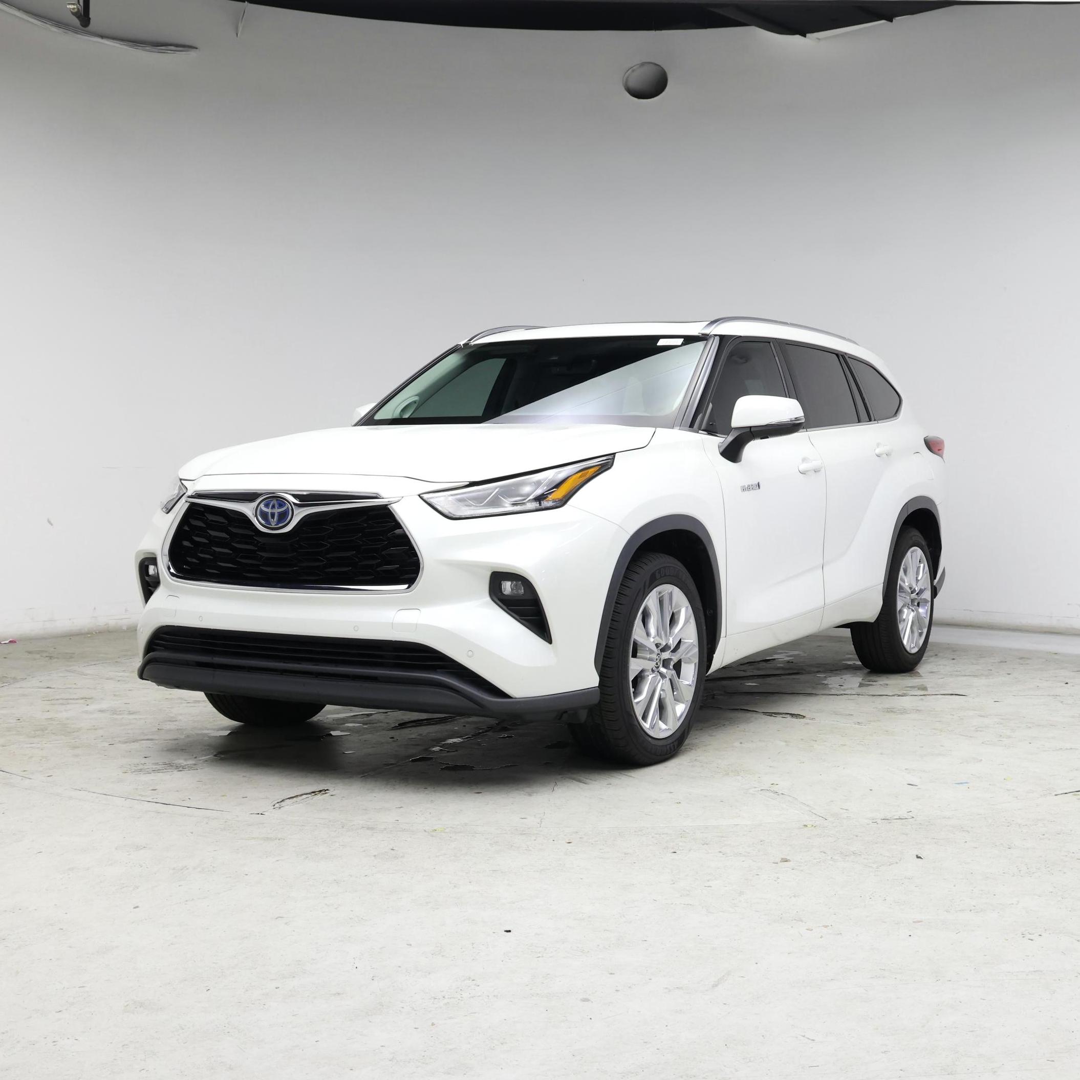 Thumbnail: 2021 Toyota Highlander - 4