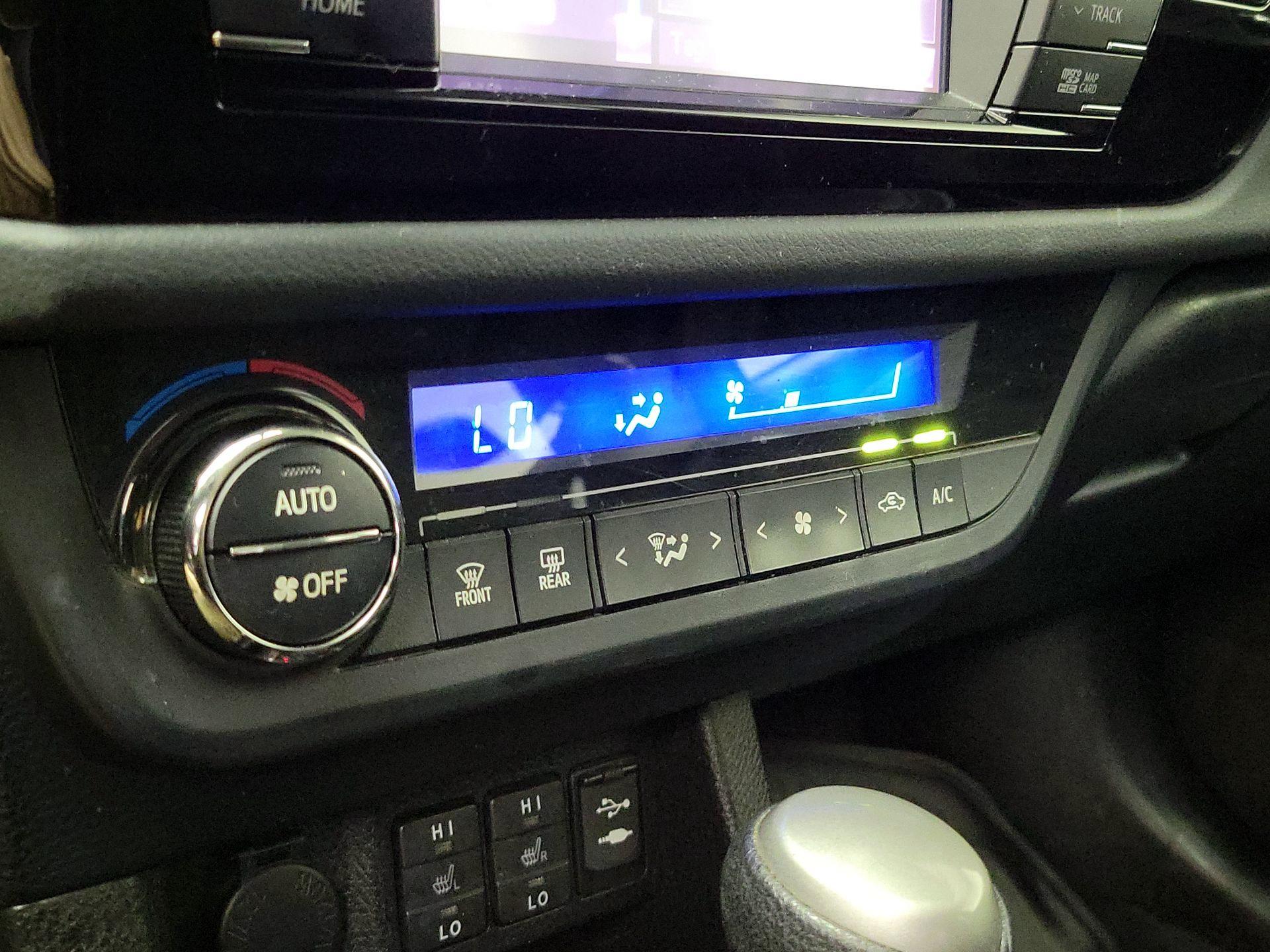 Thumbnail: 2014 Toyota Corolla - 16