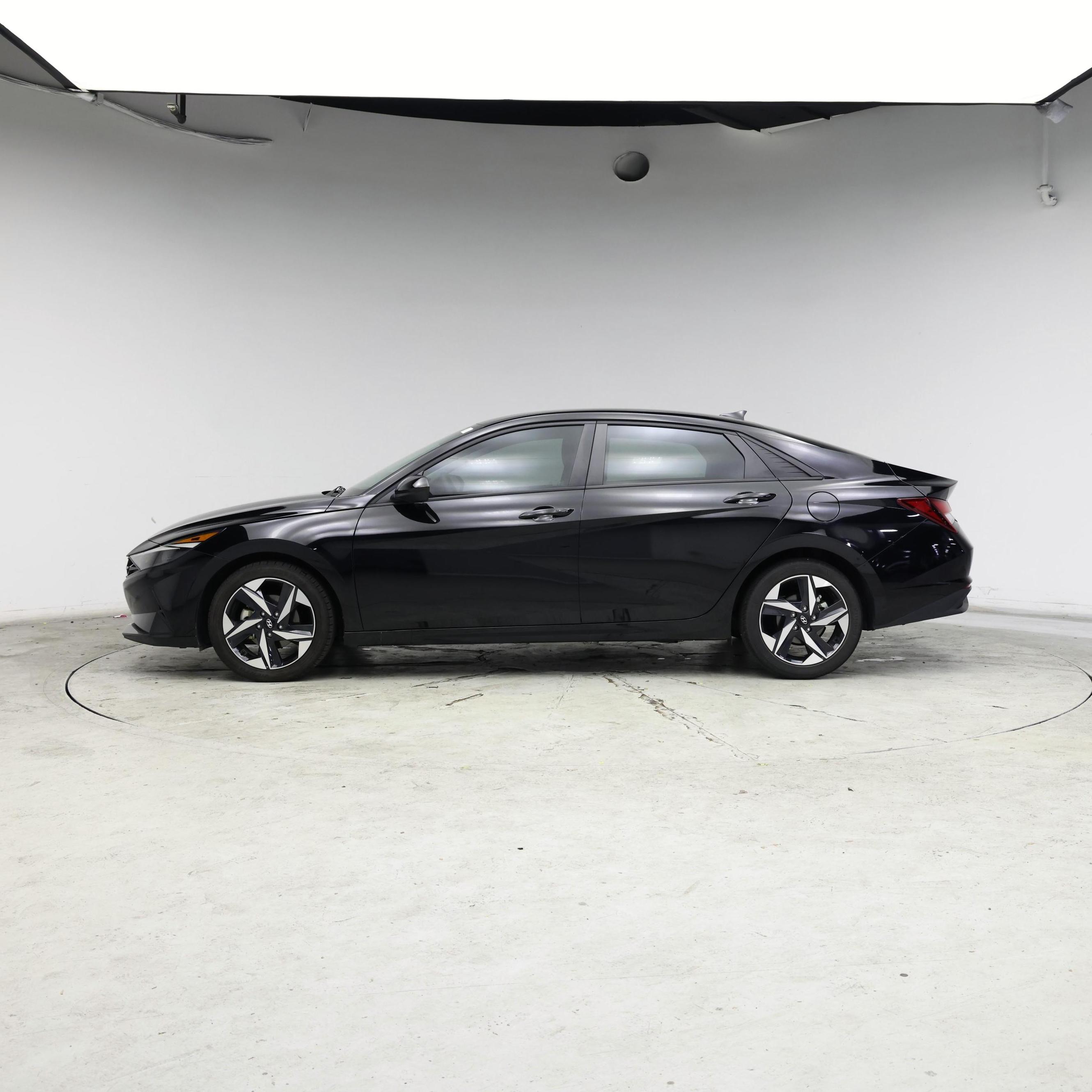 Thumbnail: 2023 Hyundai Elantra - 3