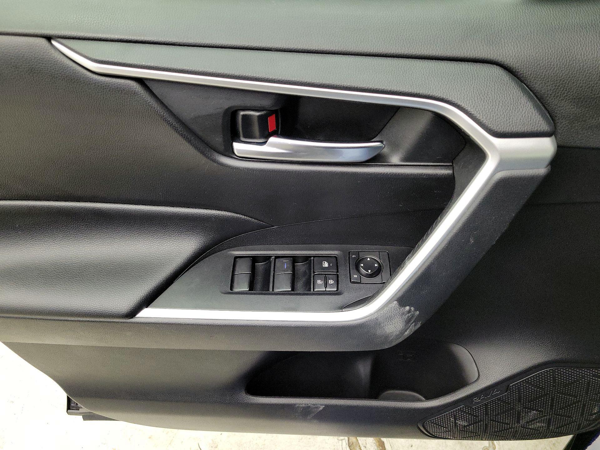 Thumbnail: 2020 Toyota RAV4 - 12