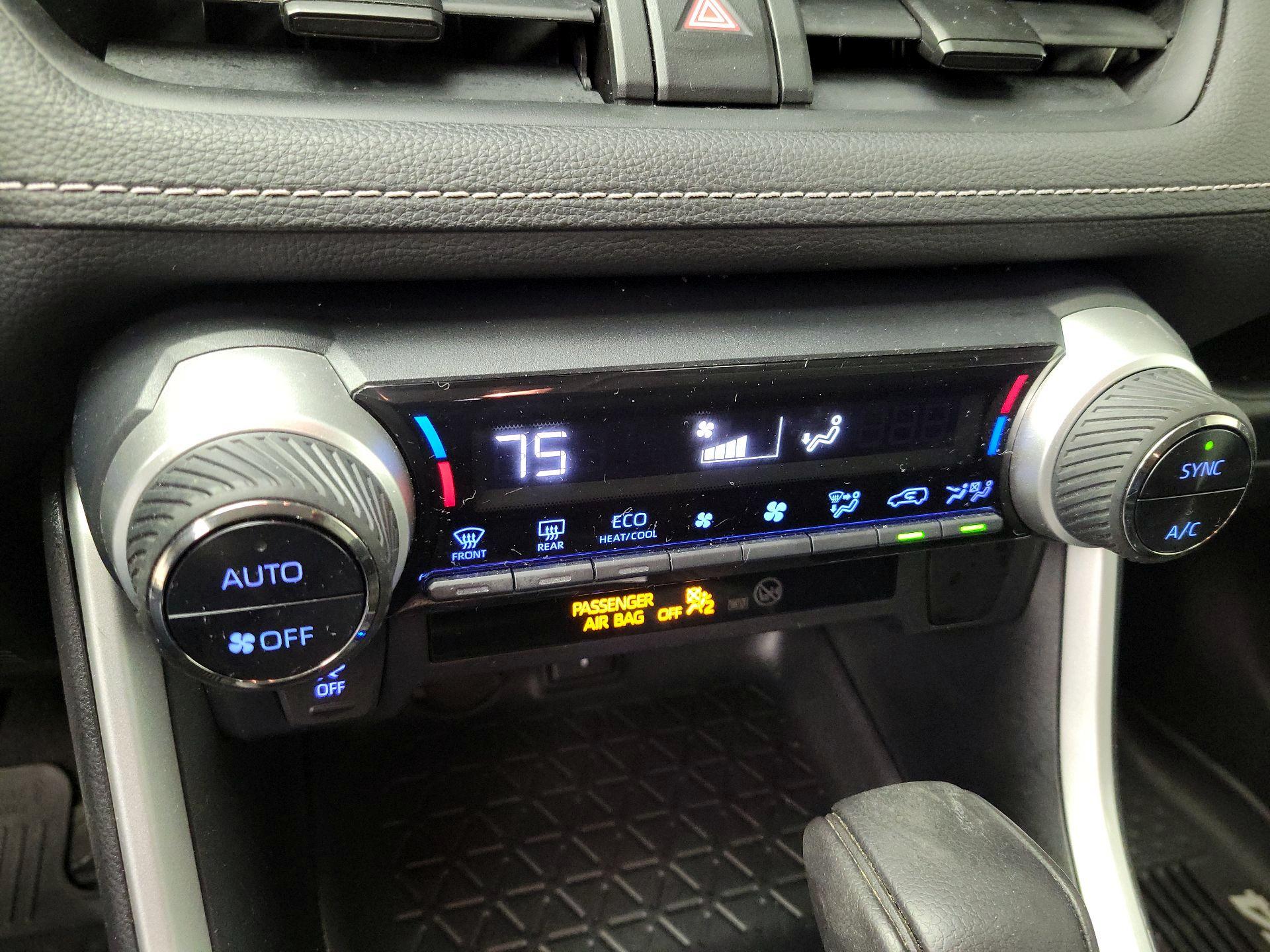 Thumbnail: 2020 Toyota RAV4 - 16